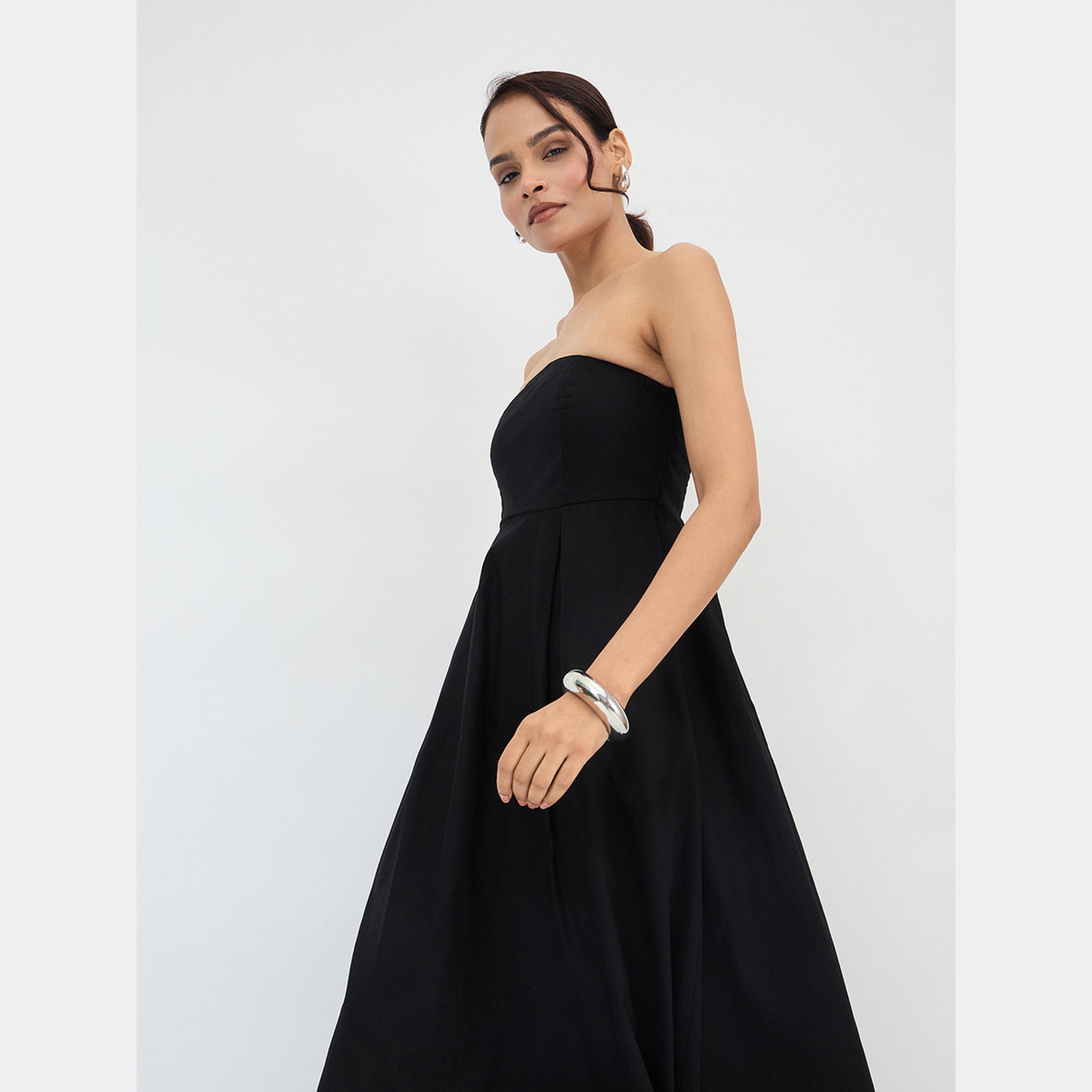 فيميلا - فستان ماكسي قطن أسود سادة بياقة دائرية للنساء تصميم A-women-clothing-dresses-image-6