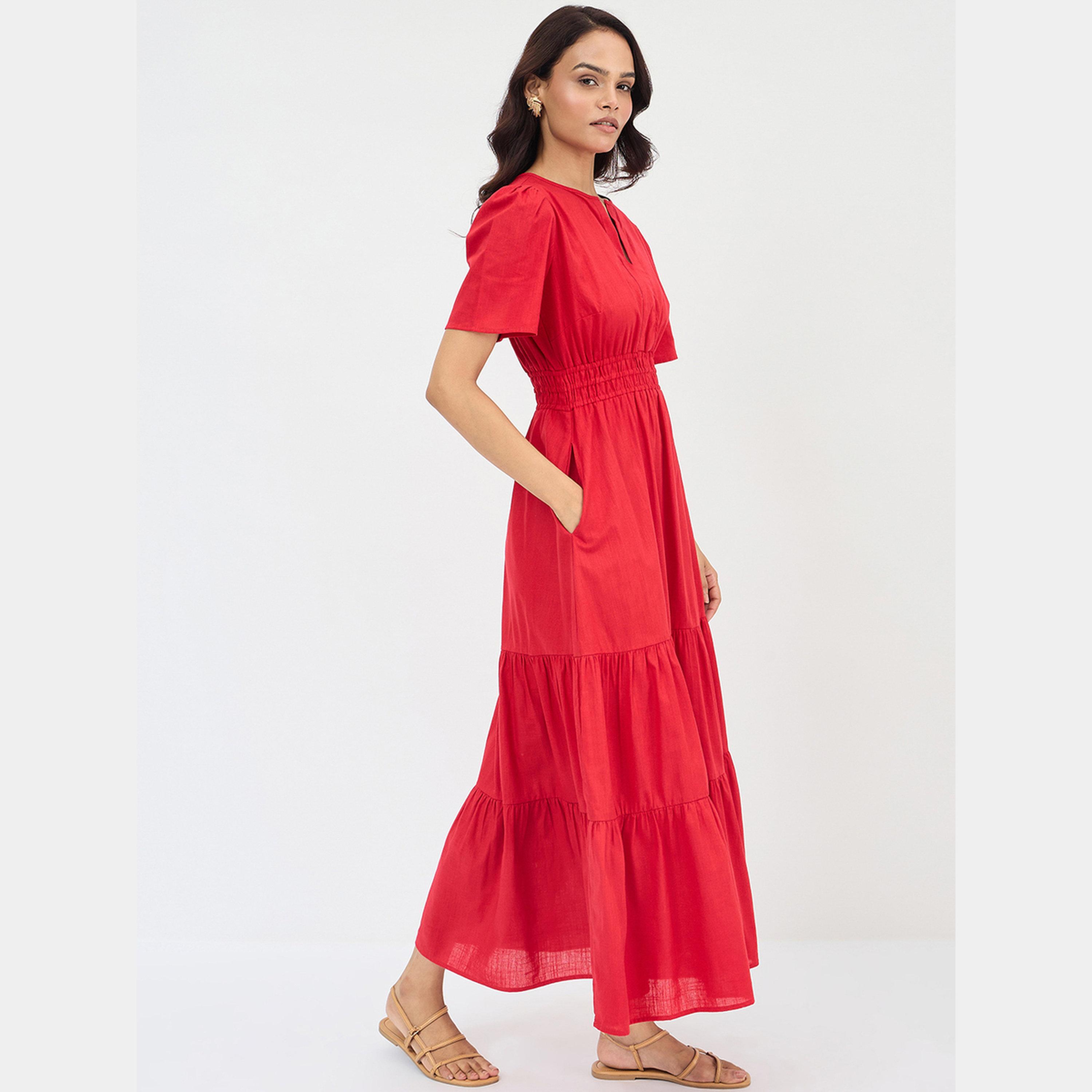 فيميلا - فستان ماكسي نسائي من القطن باللون الأحمر، بأكمام قصيرة ورقبة حرف V-women-clothing-dresses-image-3