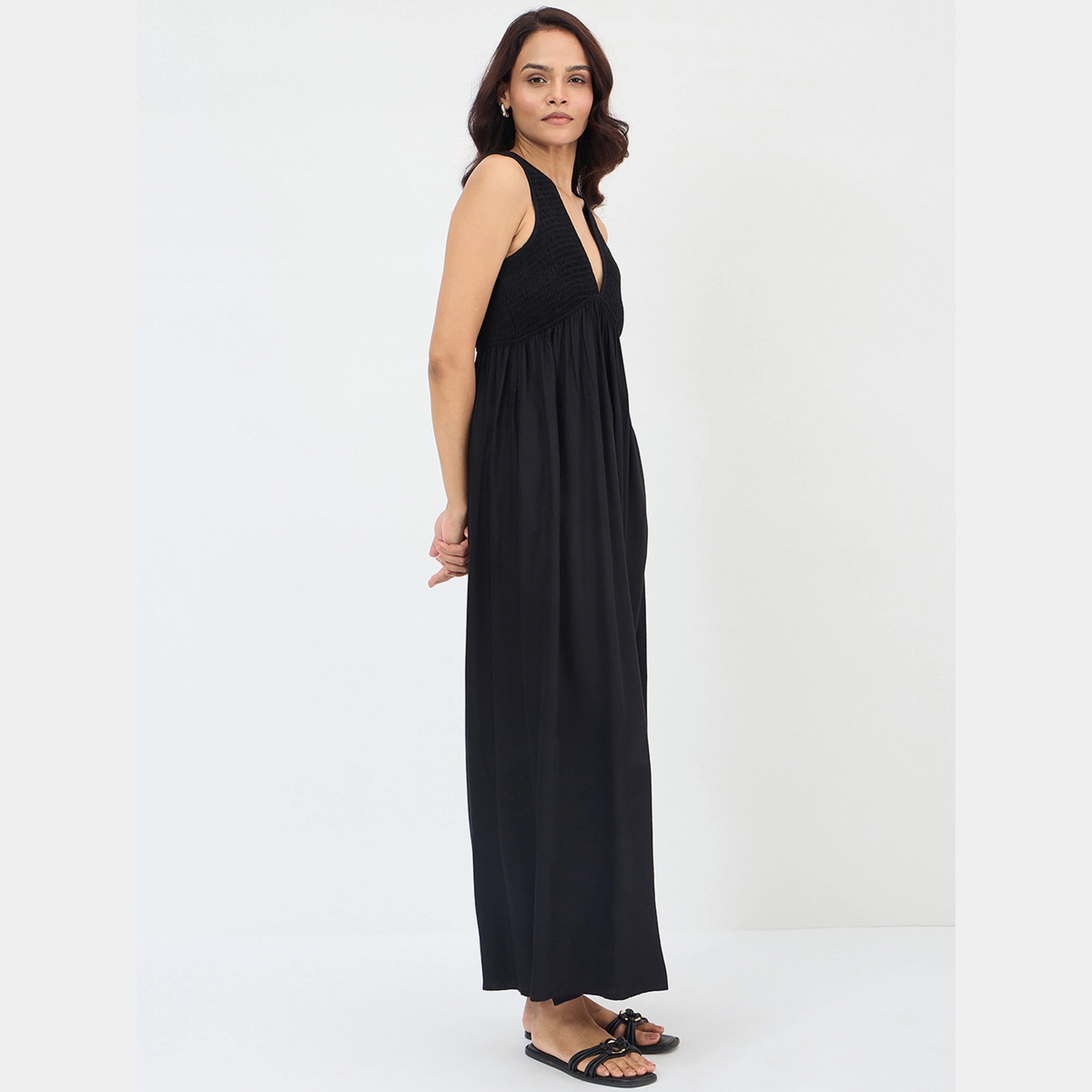 فيميلا - فستان ماكسي أسود بدون أكمام برقبة منخفضة وخصر منفوش للنساء-women-clothing-dresses-image-2