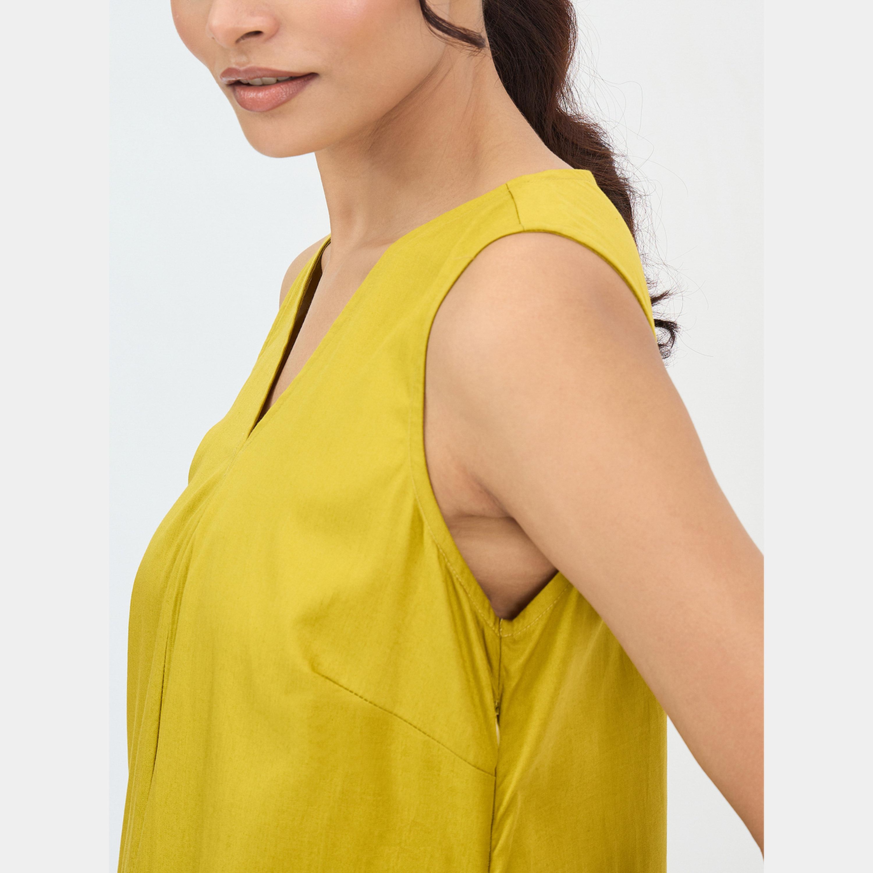 فيميلا - فستان ماكسي نسائي بدون أكمام رقبة حرف A باللون الأصفر الخردلي-women-clothing-dresses-image-4