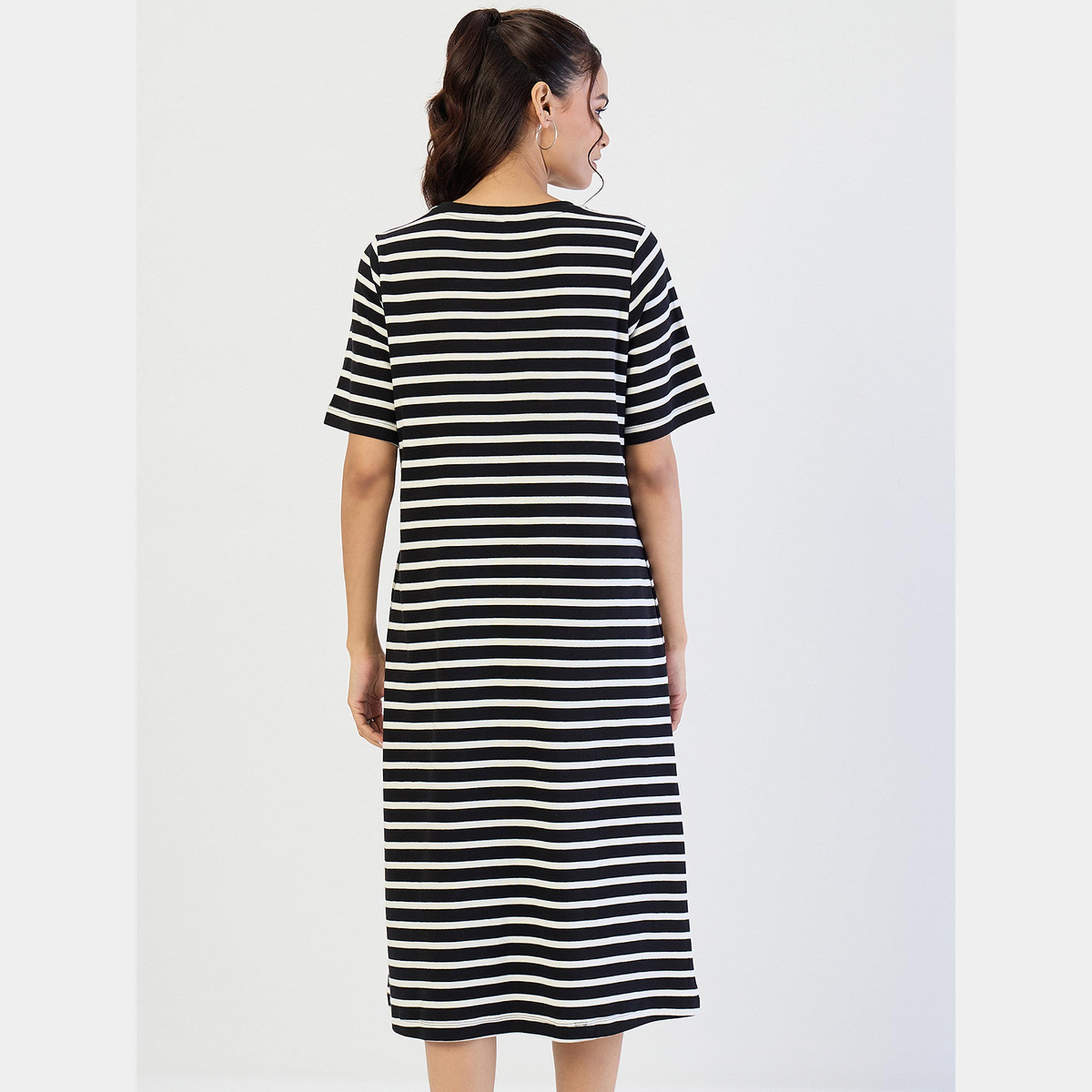 فيميلا - فستان نسائي متوسط ​​الطول بأكمام قصيرة ورقبة دائرية ومخطط لون أسود-women-clothing-dresses-image-3