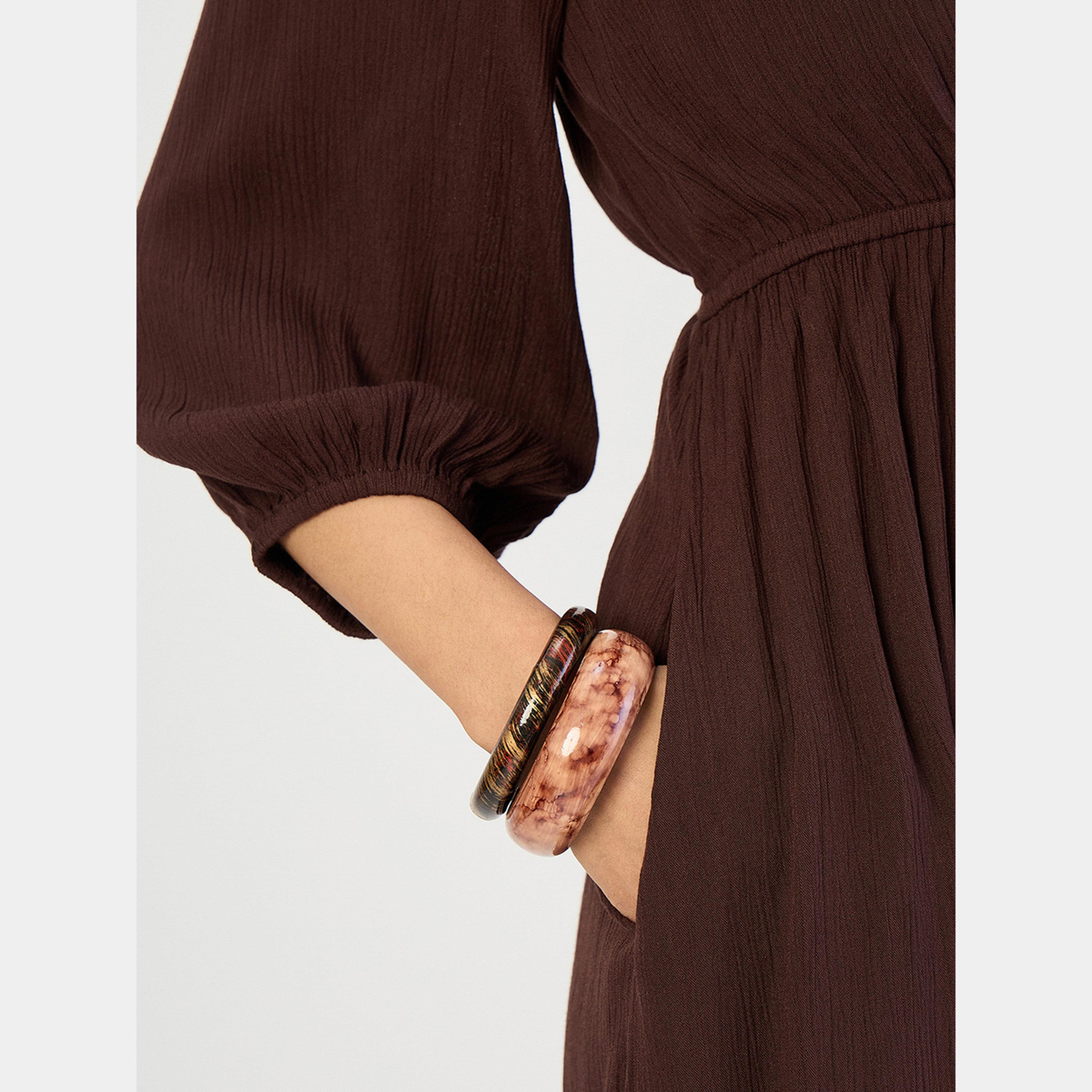 فيميلا - فستان ماكسي نسائي بأكمام 3/4 ورقبة دائرية مجعدة لون القهوة-women-clothing-dresses-image-5