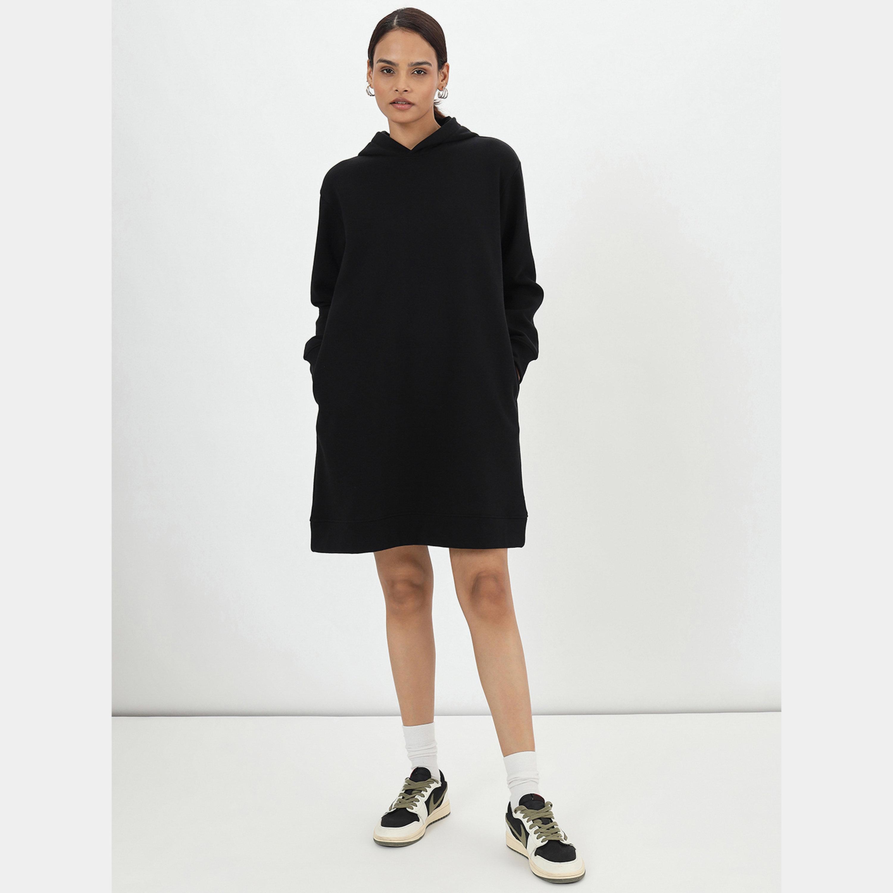 فيميلا - فستان نسائي صوف قصير أكمام طويلة وياقة بغطاء للرأس لون أسود-women-clothing-dresses-image-1