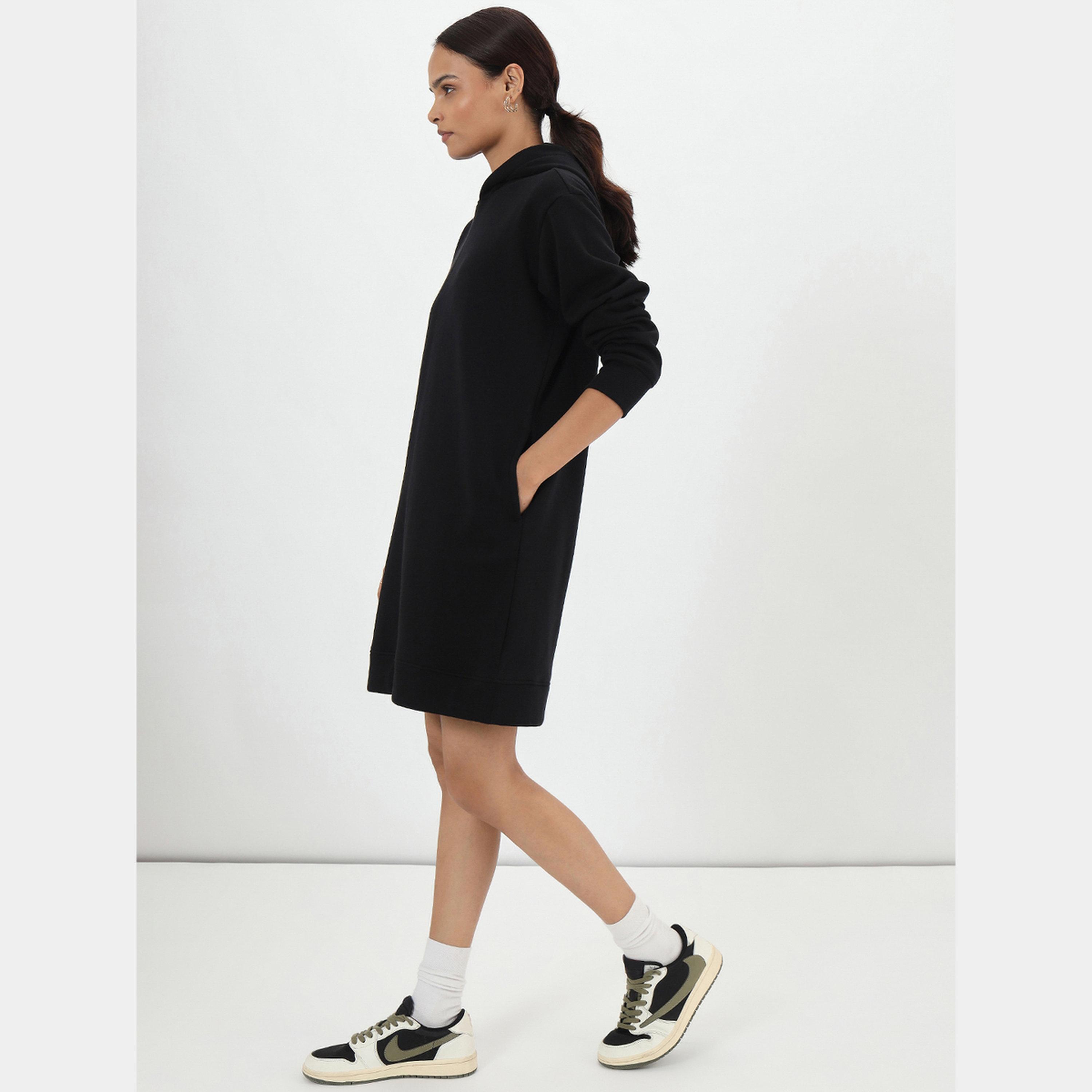 فيميلا - فستان نسائي صوف قصير أكمام طويلة وياقة بغطاء للرأس لون أسود-women-clothing-dresses-image-2