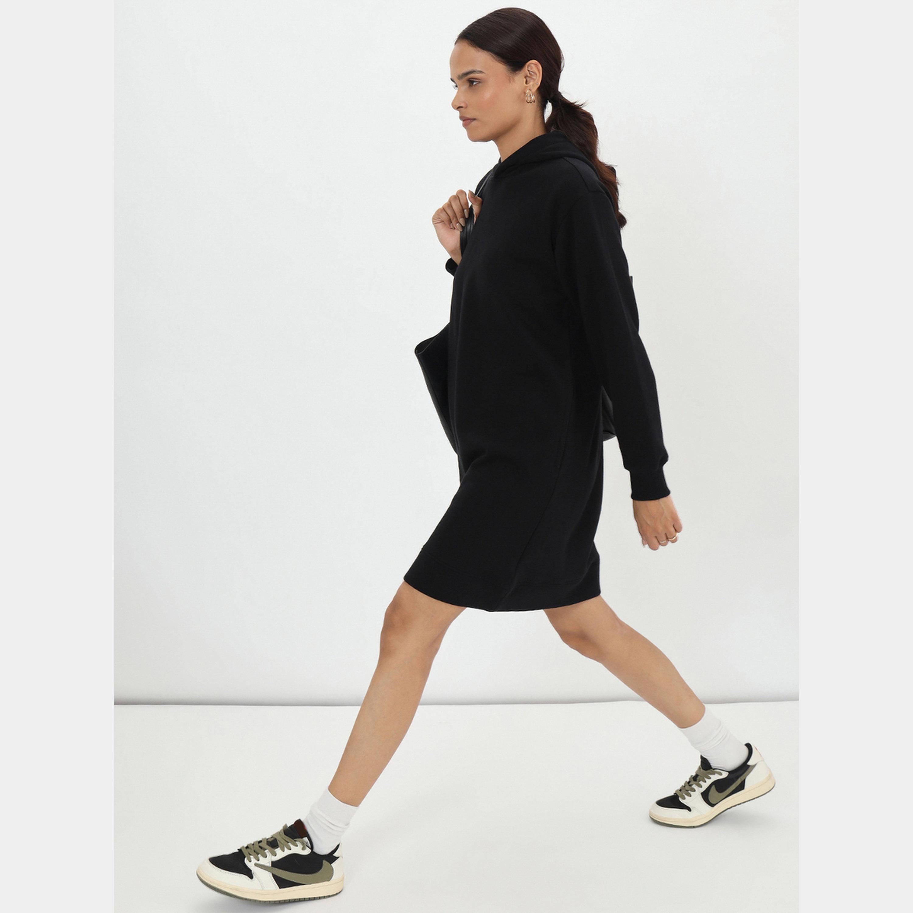 فيميلا - فستان نسائي صوف قصير أكمام طويلة وياقة بغطاء للرأس لون أسود-women-clothing-dresses-image-5