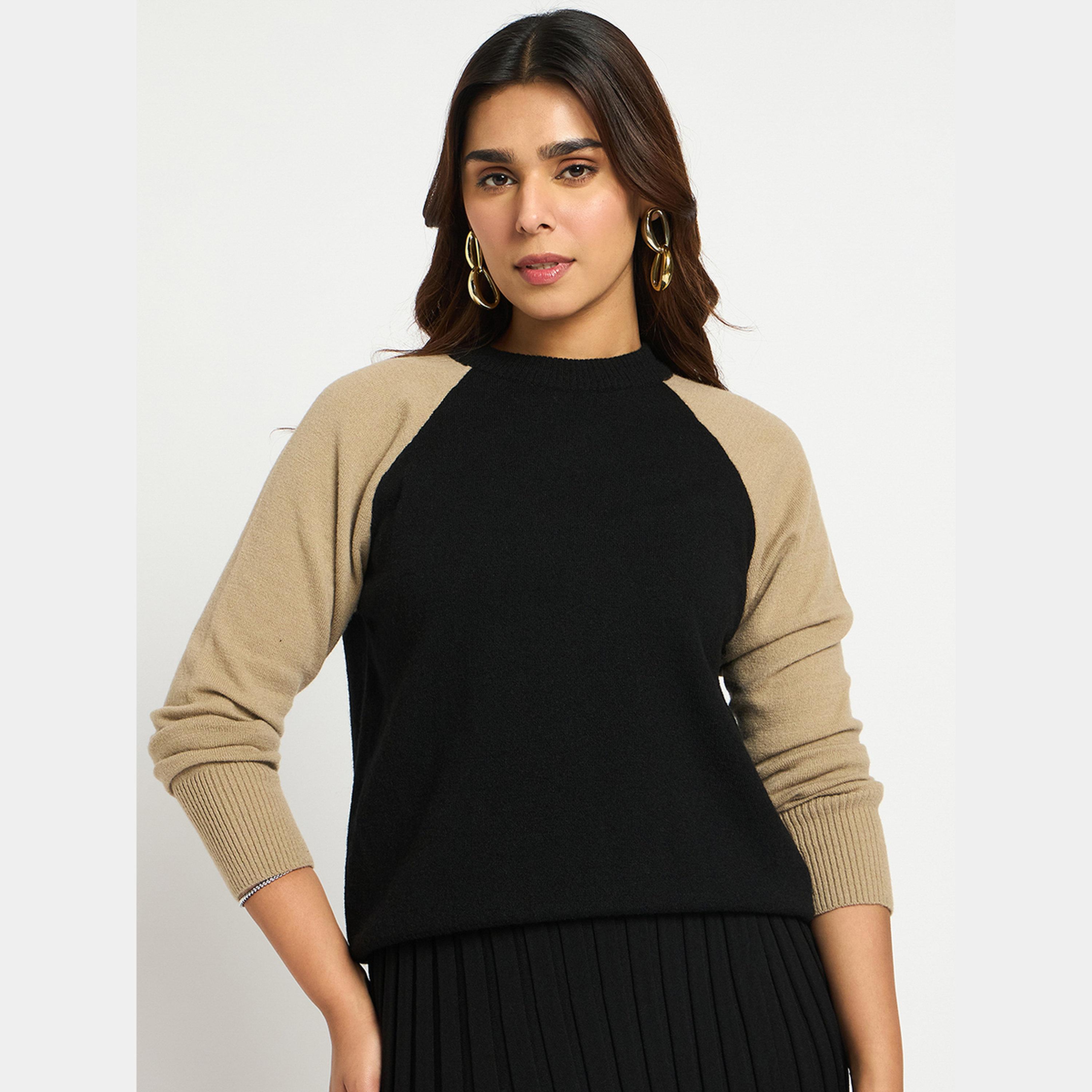 فيميلا - سترة نسائية محبوكة ثنائية اللون برقبة دائرية وأكمام راجلان-women-clothing-cardigansandjumpers-jumpers-image-1