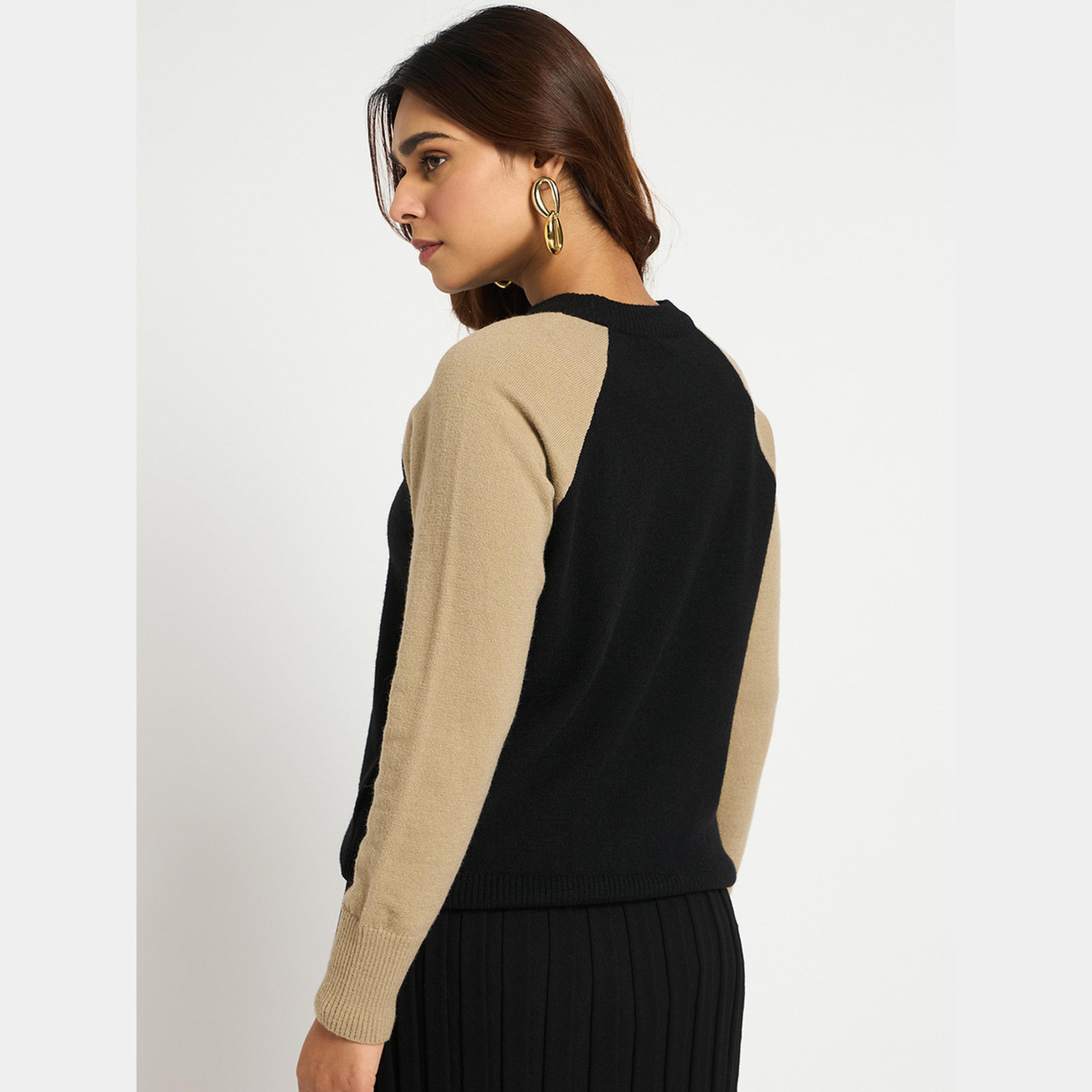 فيميلا - سترة نسائية محبوكة ثنائية اللون برقبة دائرية وأكمام راجلان-women-clothing-cardigansandjumpers-jumpers-image-4