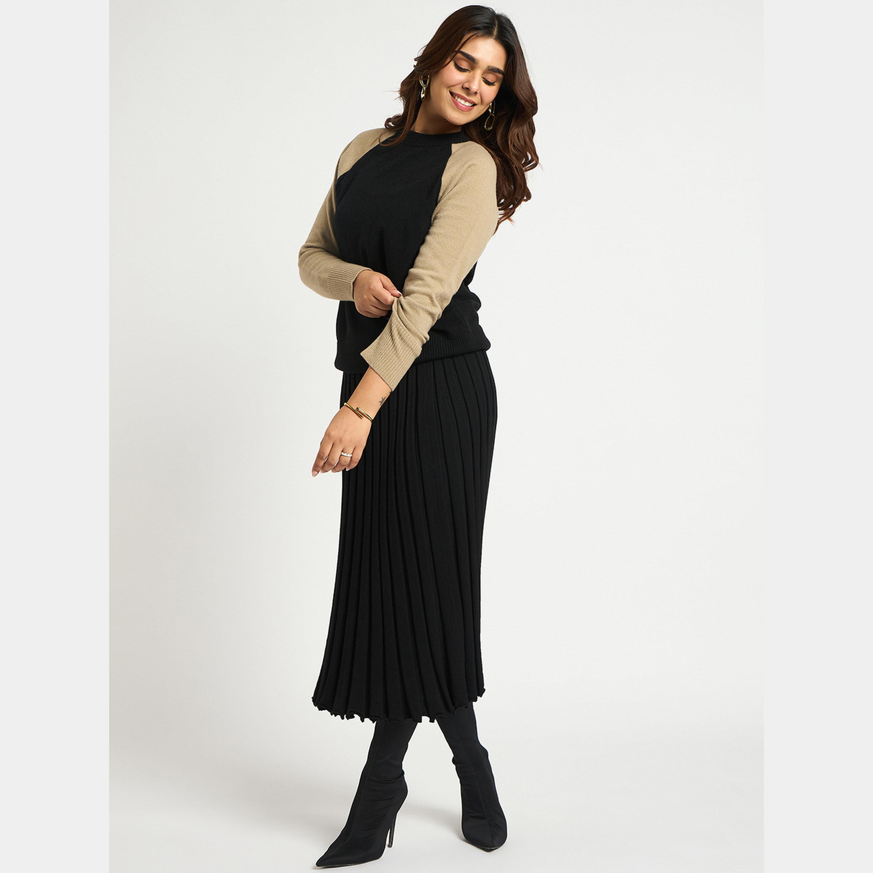 فيميلا - سترة نسائية محبوكة ثنائية اللون برقبة دائرية وأكمام راجلان-women-clothing-cardigansandjumpers-jumpers-image-6