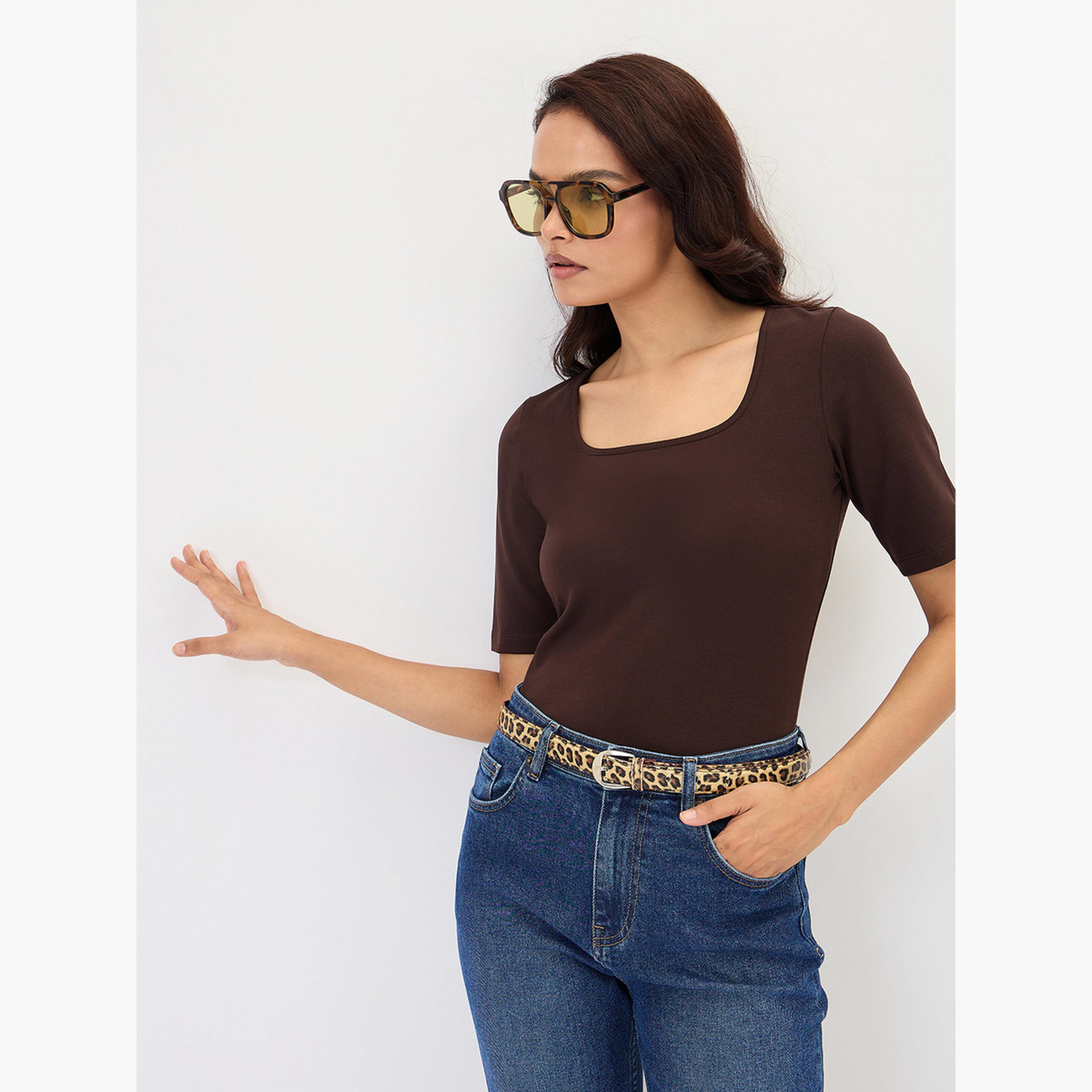 فيميلا - بدلة جسم لون بني برقبة مربعة وأكمام قصيرة-women-clothing-shirtsandblouses-blouses-image-4