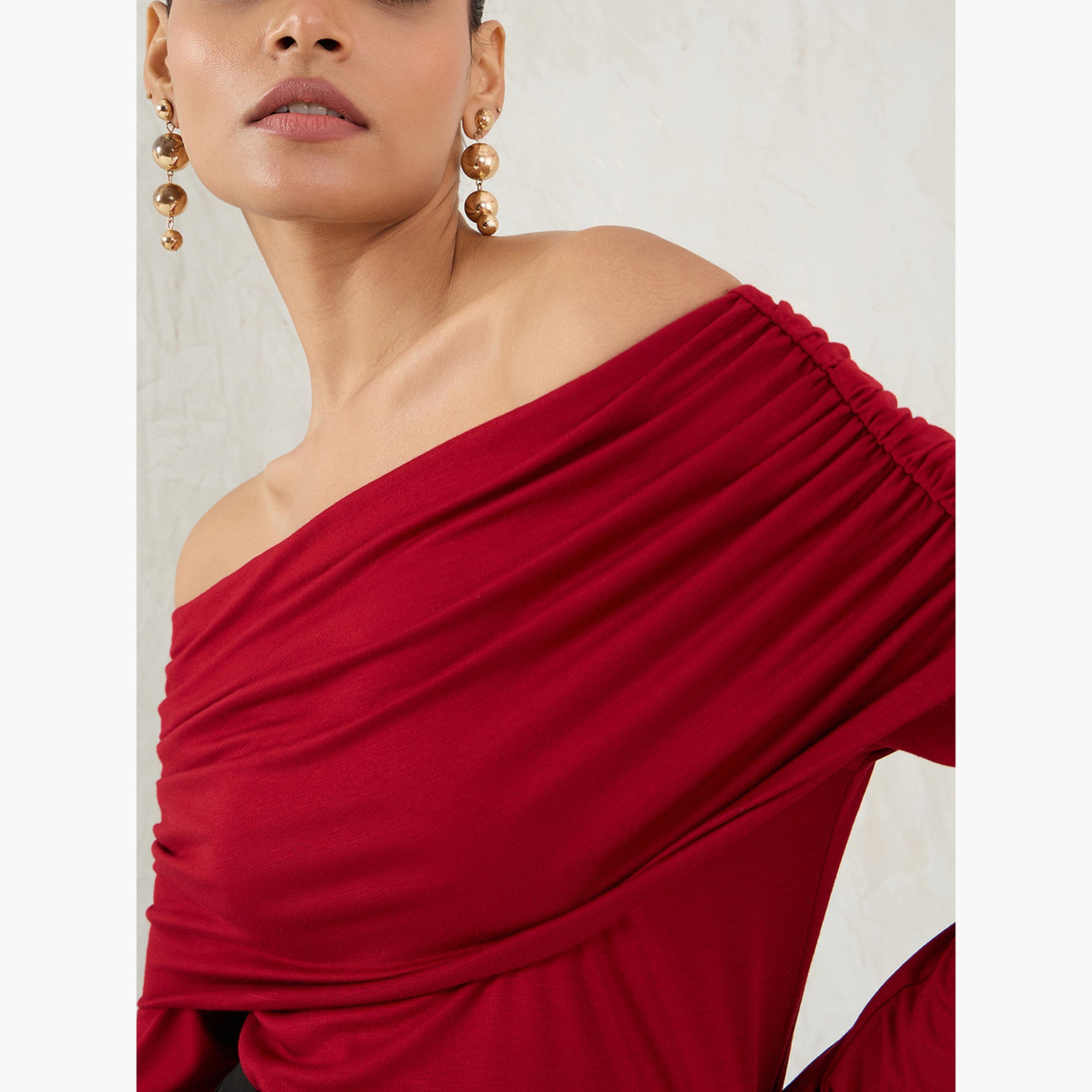 فيميلا - بلوزة محبوكة لون أحمر داكن مع رقبة باردو وتفاصيل مجعدة-women-clothing-shirtsandblouses-blouses-image-5