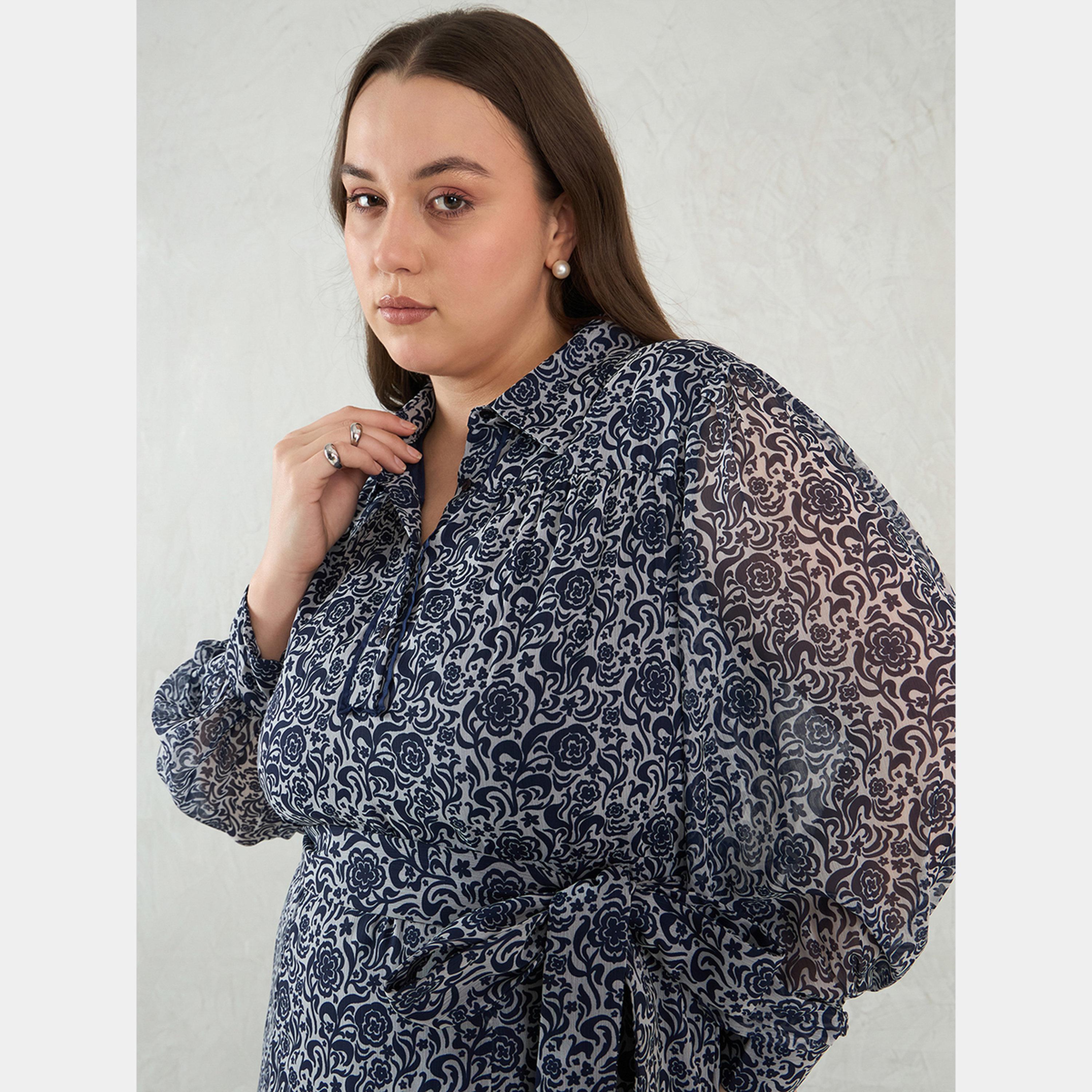 فيميلا - فستان ماكسي بأكمام طويلة وياقة مطبوعة بالزهور للنساء بمقاس واسع-women-clothing-dresses-image-4