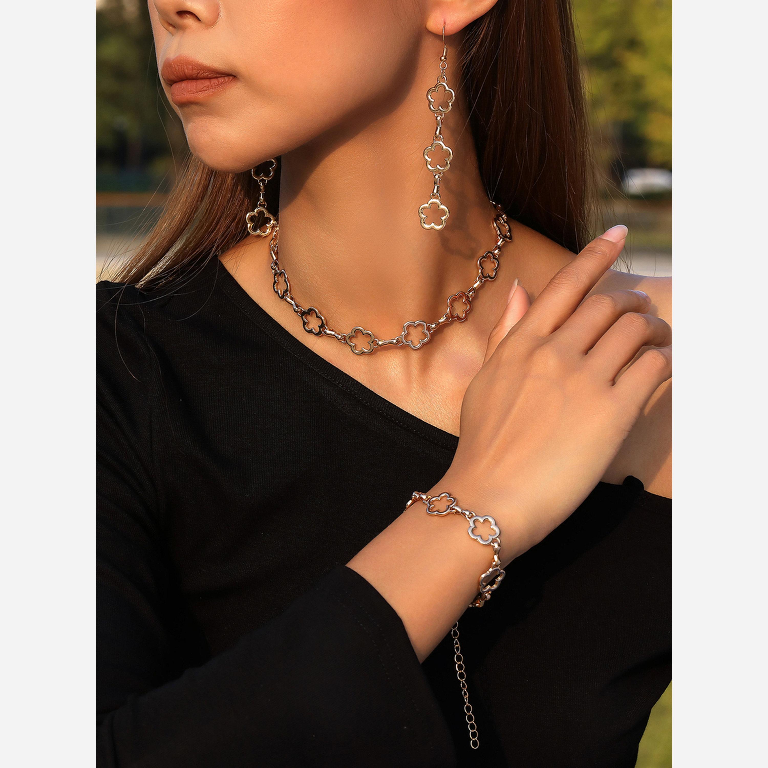 تيك تو - طقم من 3 قطع - قلادة ذهبية مزينة بزهرة مع سوار وأقراط-women-watchesandjewellery-jewellery-jewellerysets-image-3