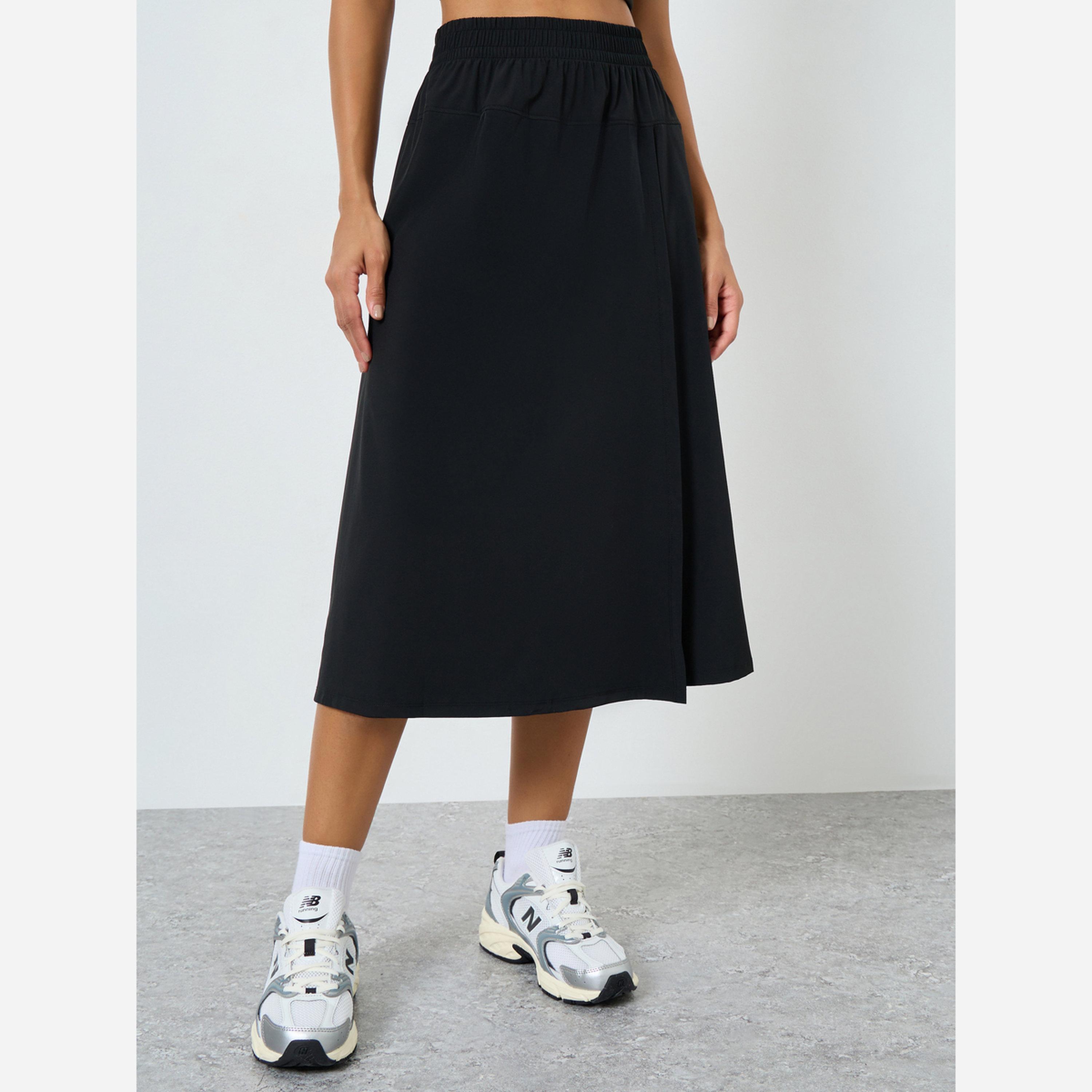 ستايلي - تنورة للنساء لون أسود بخصر مطاطي-women-clothing-sportswearandactivewear-bottoms-athleticskirtsandshorts-image-1