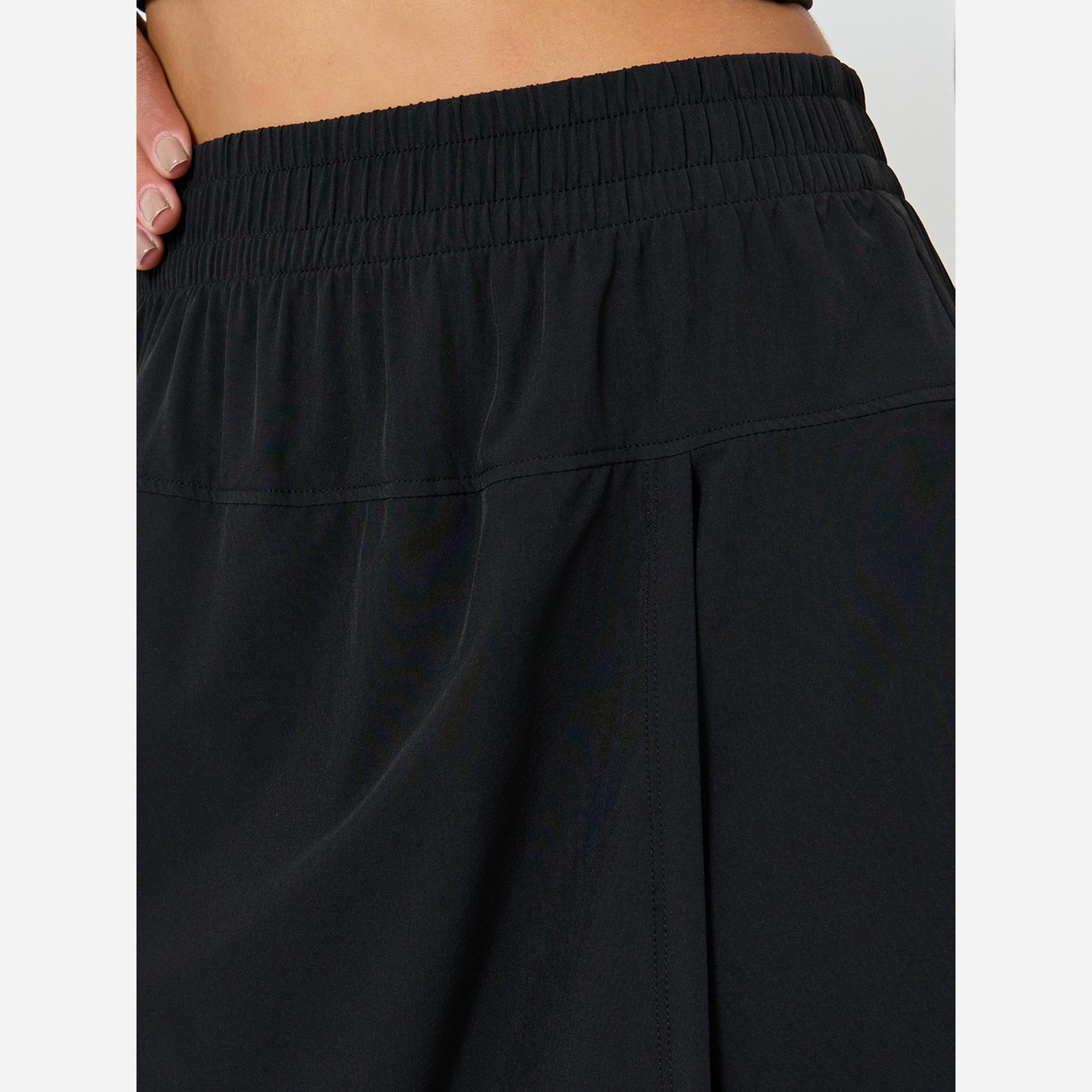 ستايلي - تنورة للنساء لون أسود بخصر مطاطي-women-clothing-sportswearandactivewear-bottoms-athleticskirtsandshorts-image-3