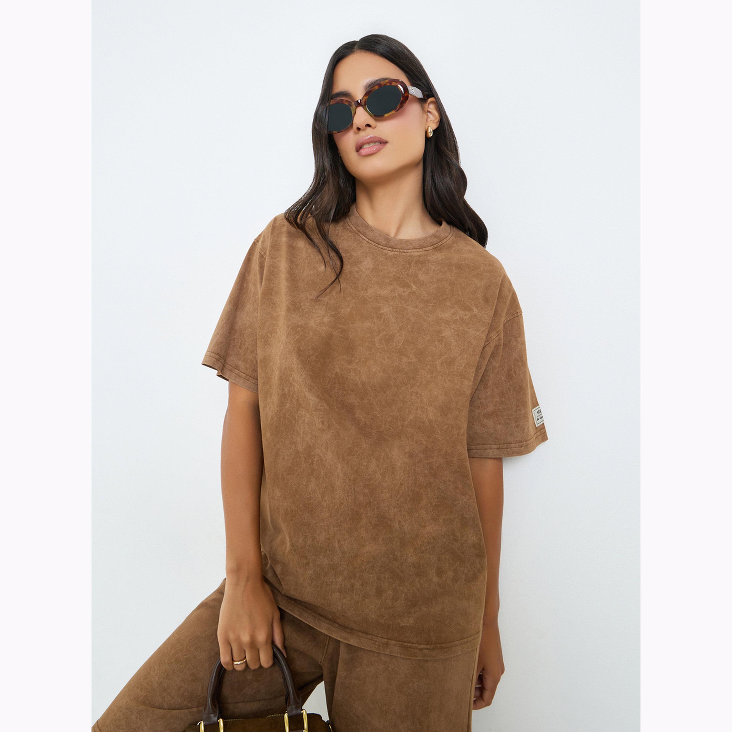 تيشيرت بقصة واسعة بلمسة أسيد واش-women-clothing-tshirts-image-1