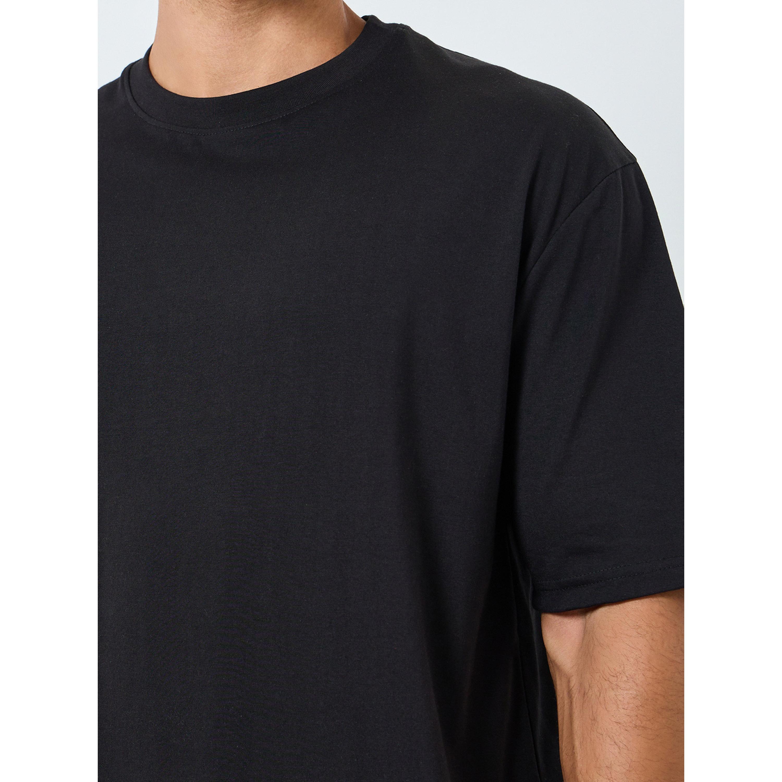 تيشيرت واسع بطبعة جرافيك وياقة مستديرة-men-clothing-tshirtsandpolos-tshirts-image-4