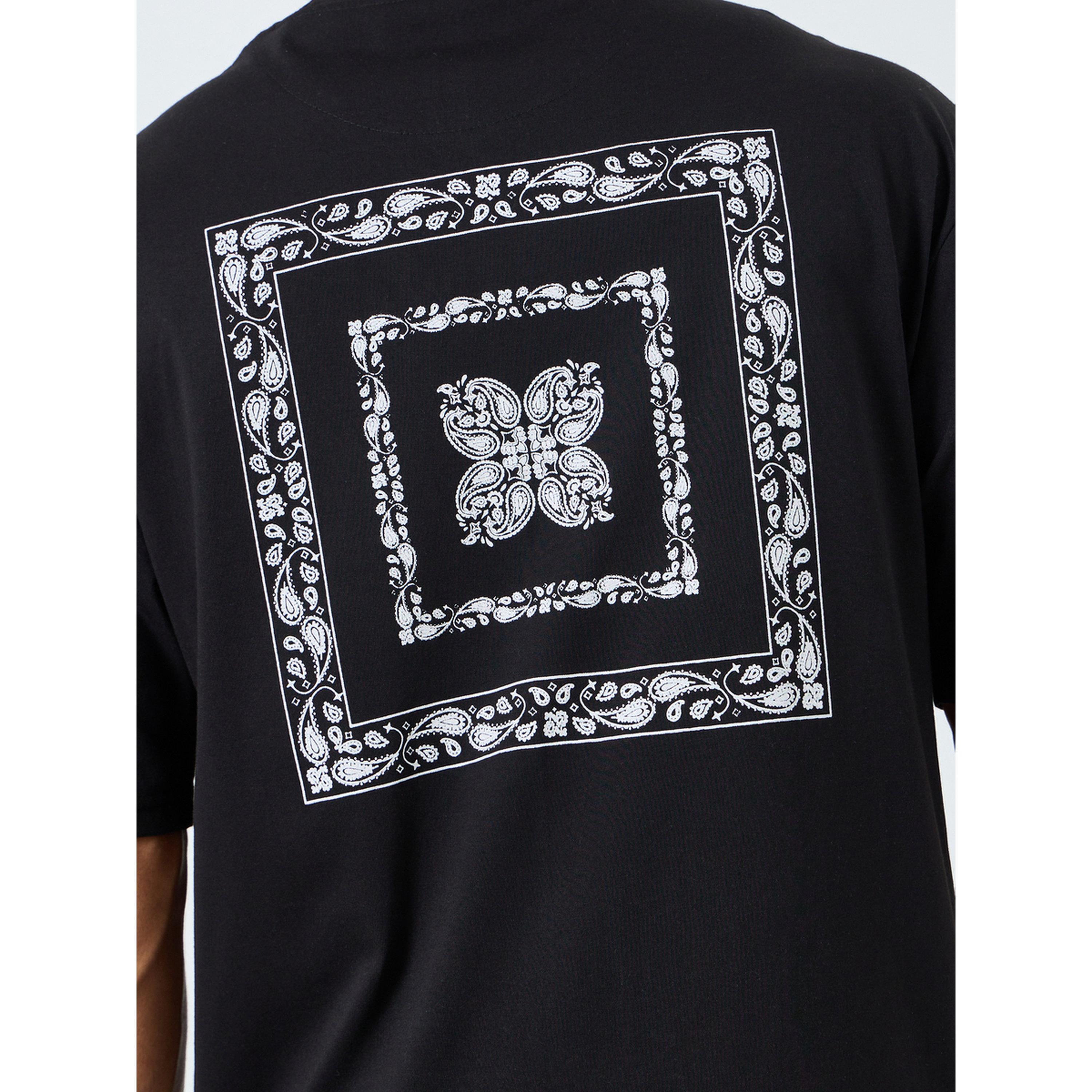 تيشيرت واسع بطبعة جرافيك وياقة مستديرة-men-clothing-tshirtsandpolos-tshirts-image-5