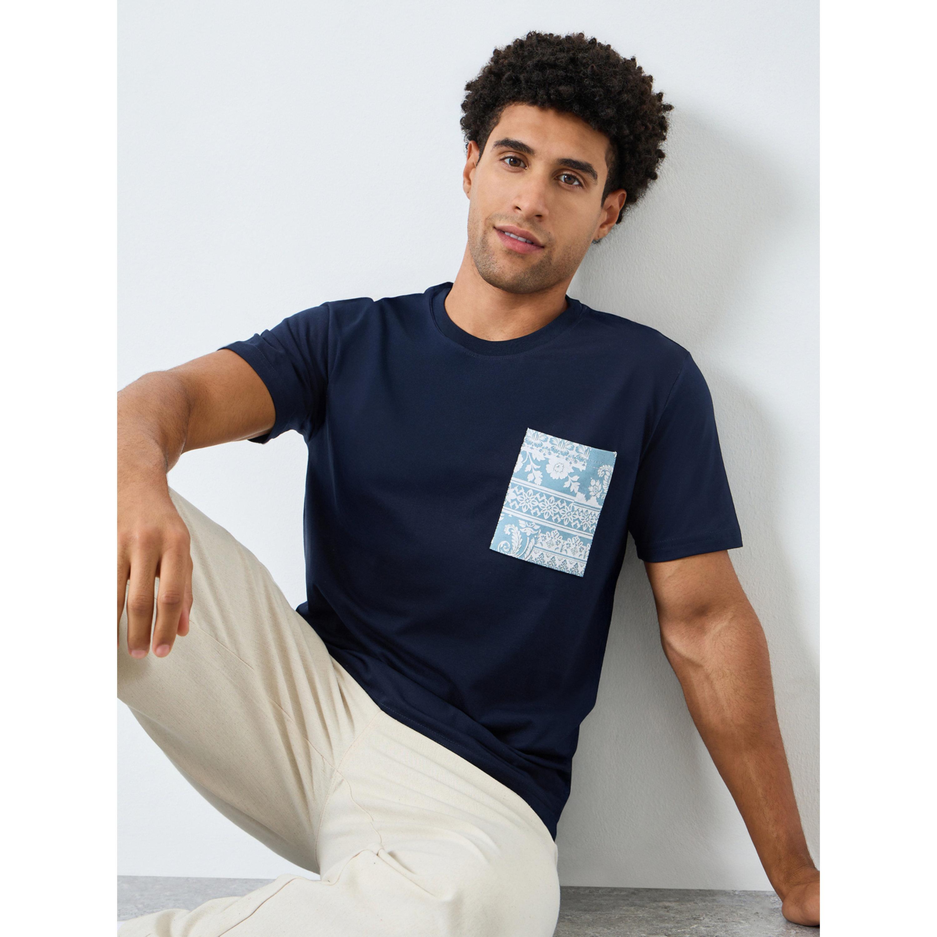تيشيرت قصة عادية بطبعة بيزلي على الجيب-men-clothing-tshirtsandpolos-tshirts-image-3