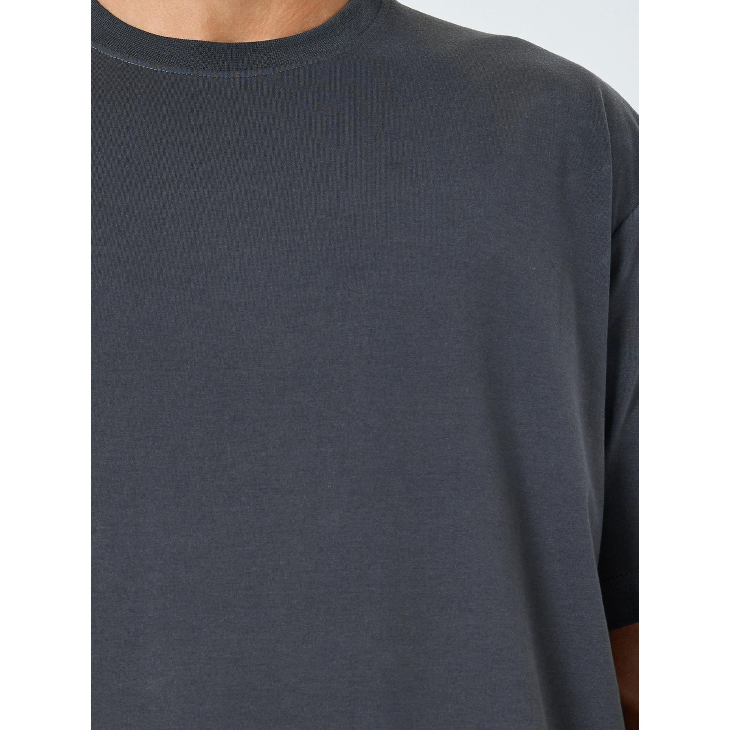 تيشيرت بمقاس كبير بطبعة في الخلف-men-clothing-tshirtsandpolos-tshirts-image-4