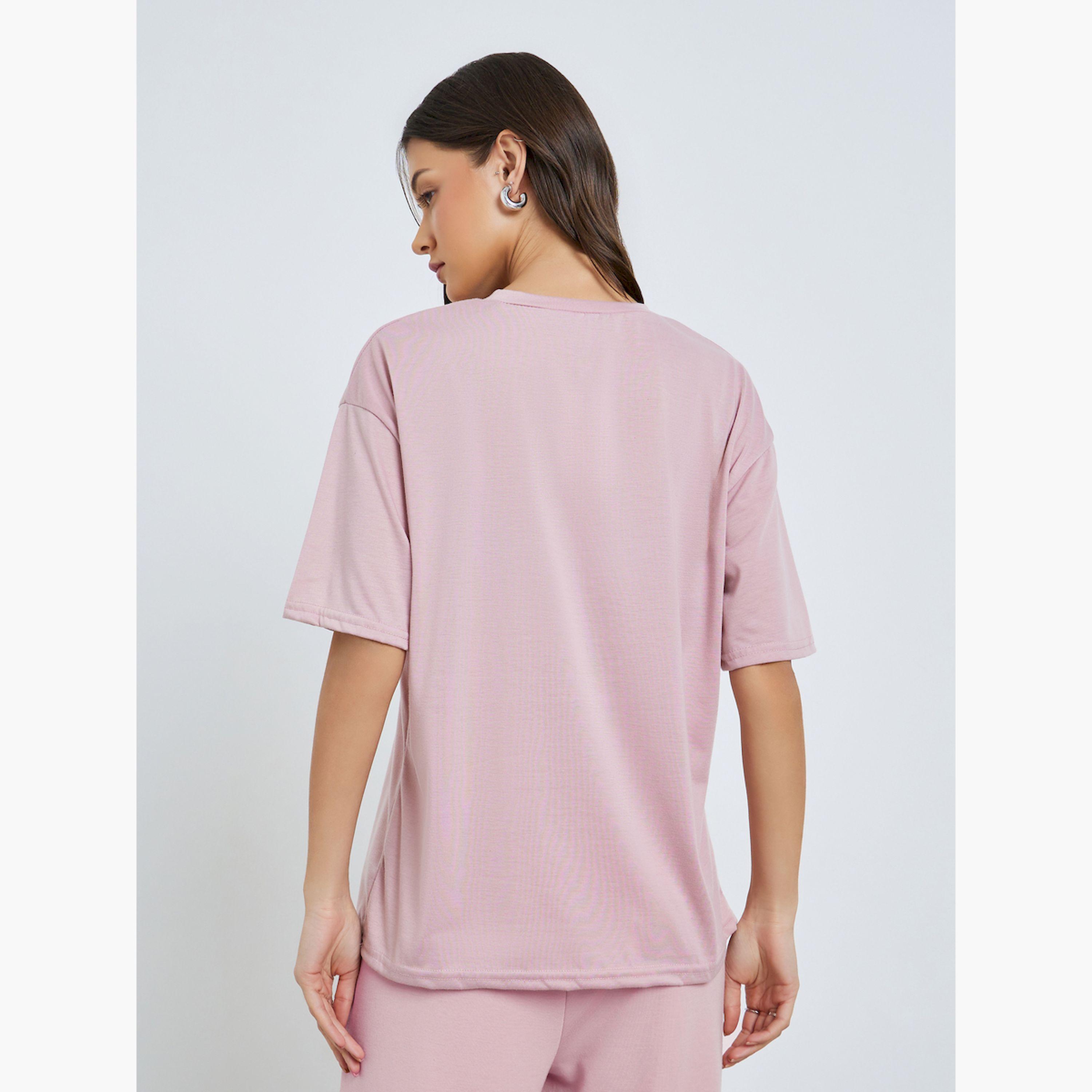 تيشيرت واسع بطبعة شعار-women-clothing-tshirts-image-4