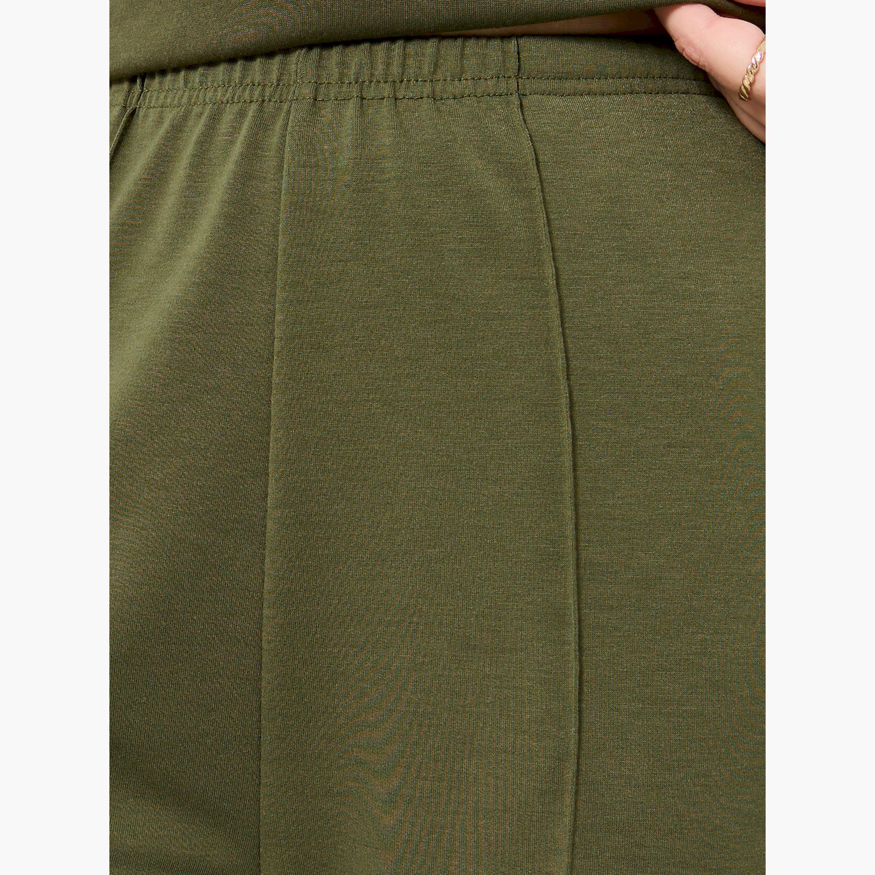 جوغر بأرجل واسعة وتفاصيل محزوزة-women-clothing-bottoms-joggers-image-3