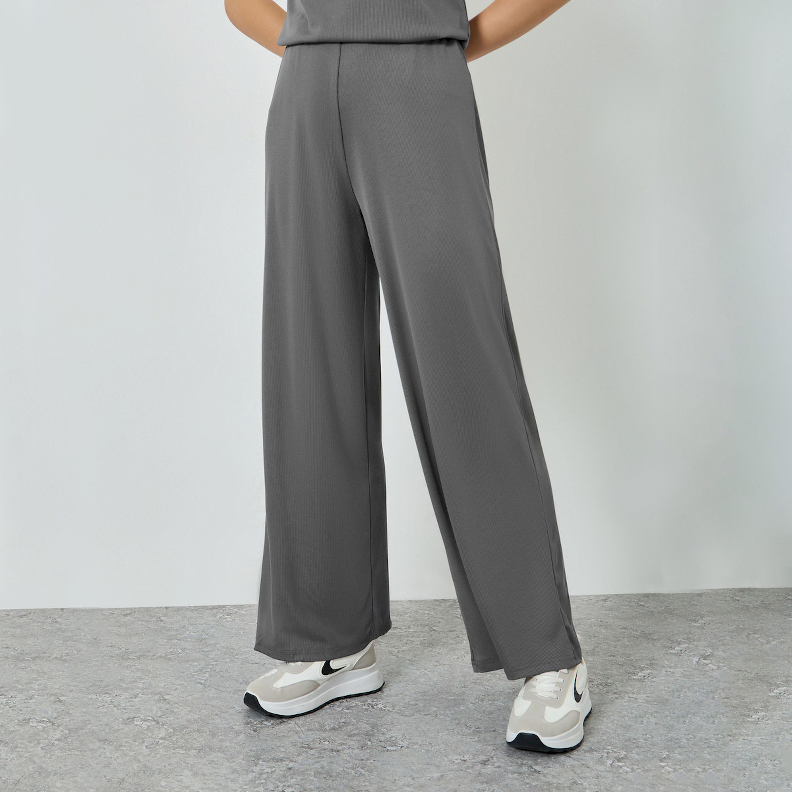 بنطال جوغر مضلع بأرجل واسعة-women-clothing-bottoms-joggers-image-1