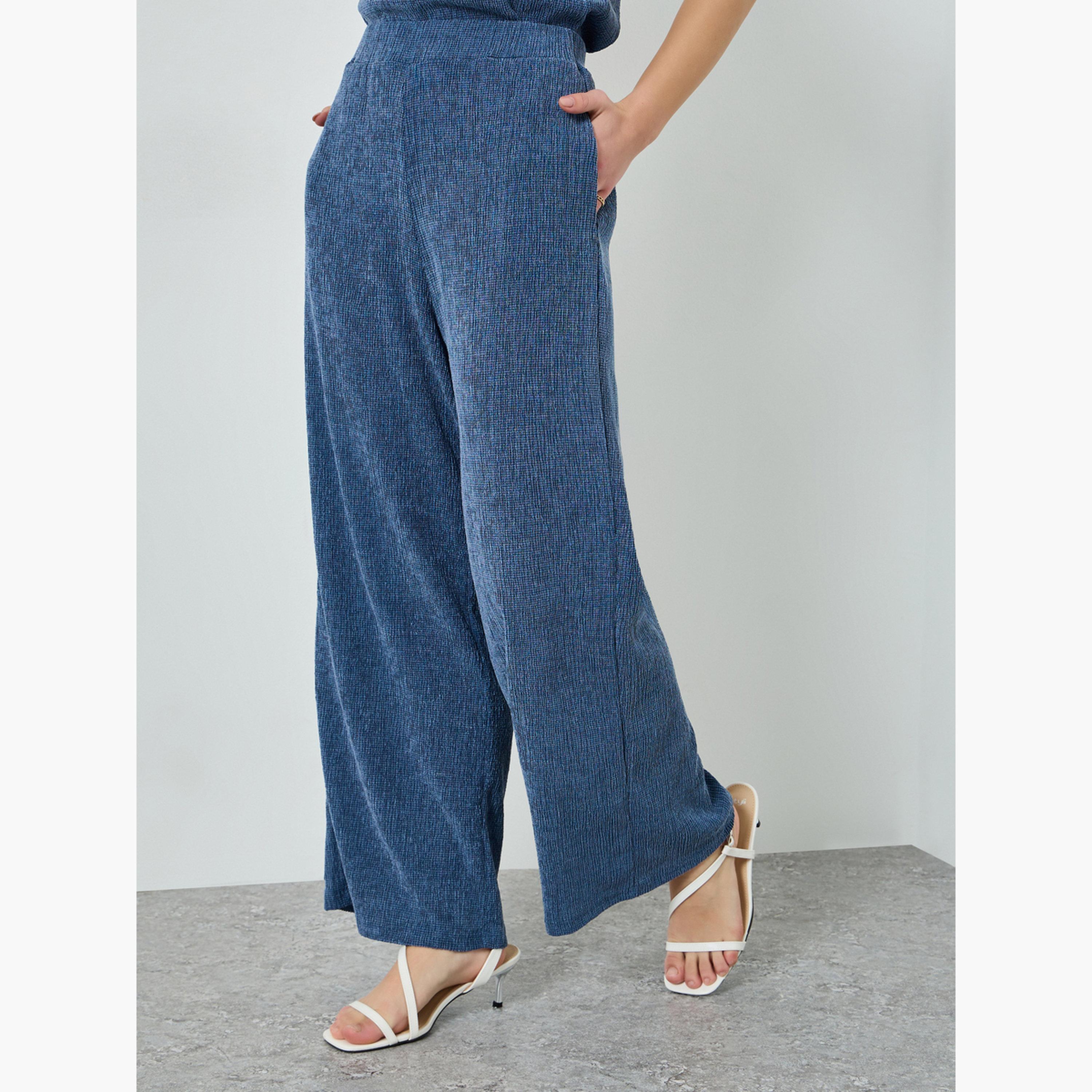 بنطال جوغر محبوك بأرجل واسعة ونسيج بارز-men-clothing-bottoms-joggers-image-1