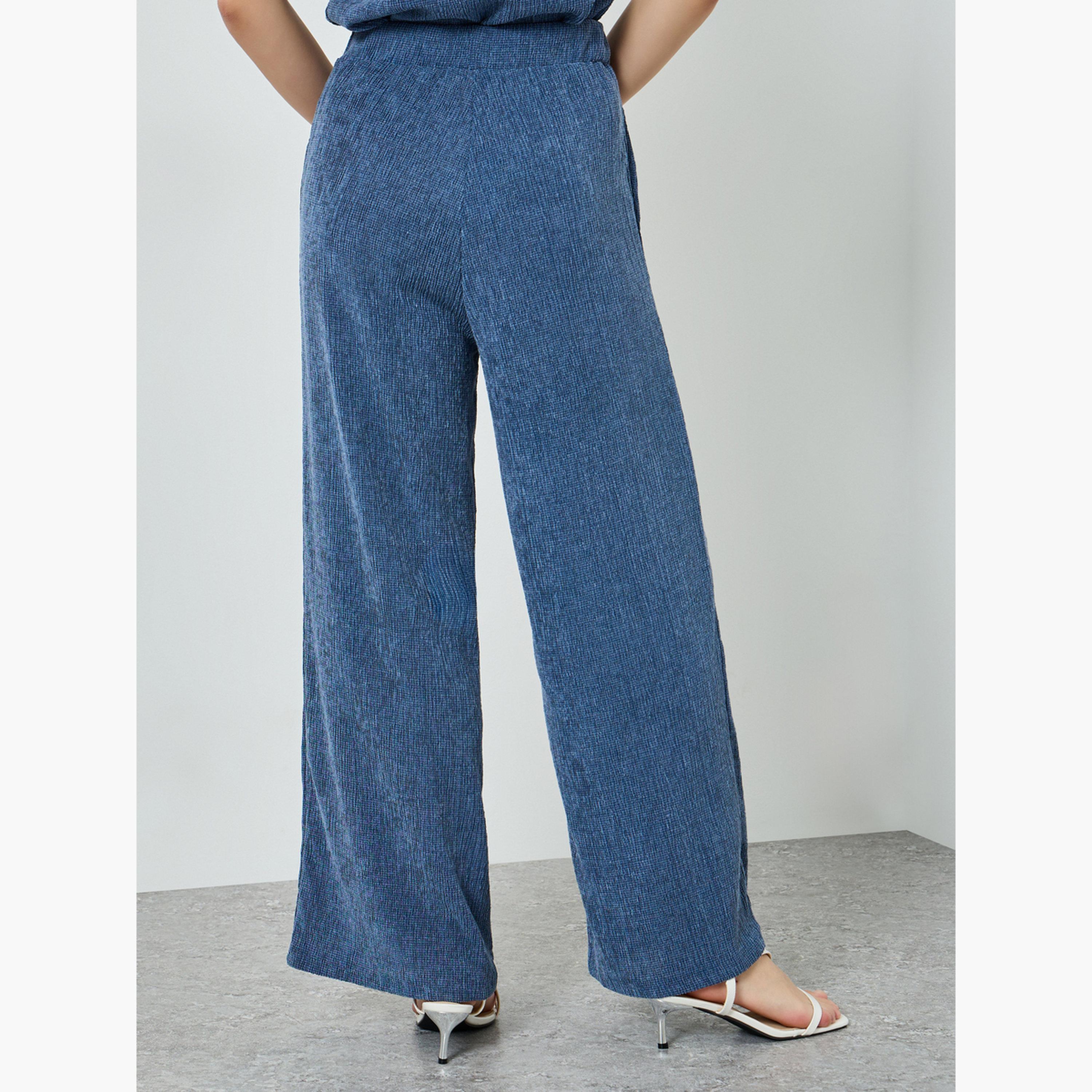 بنطال جوغر محبوك بأرجل واسعة ونسيج بارز-men-clothing-bottoms-joggers-image-3