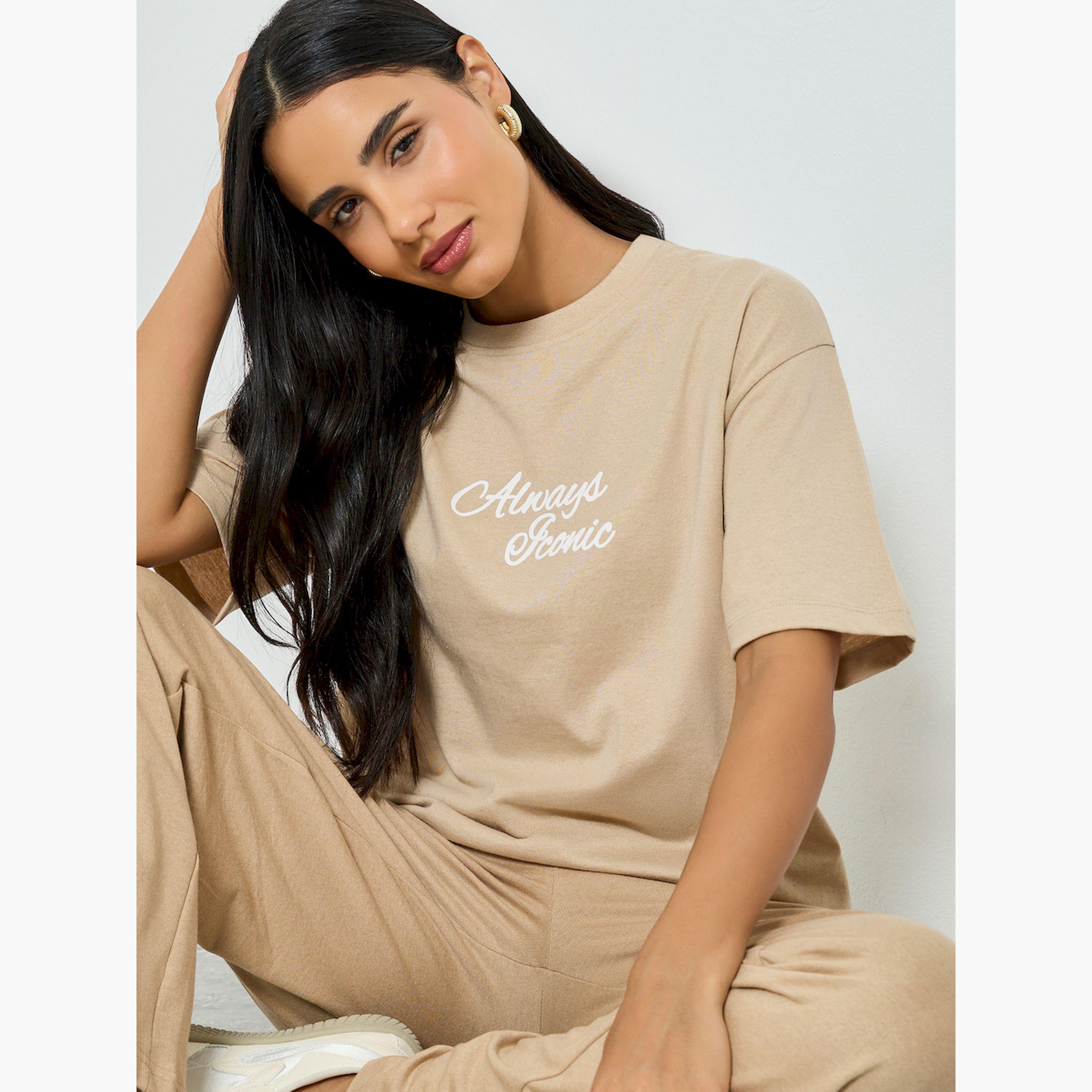 تيشيرت واسع بطبعة شعار-women-clothing-tshirts-image-3