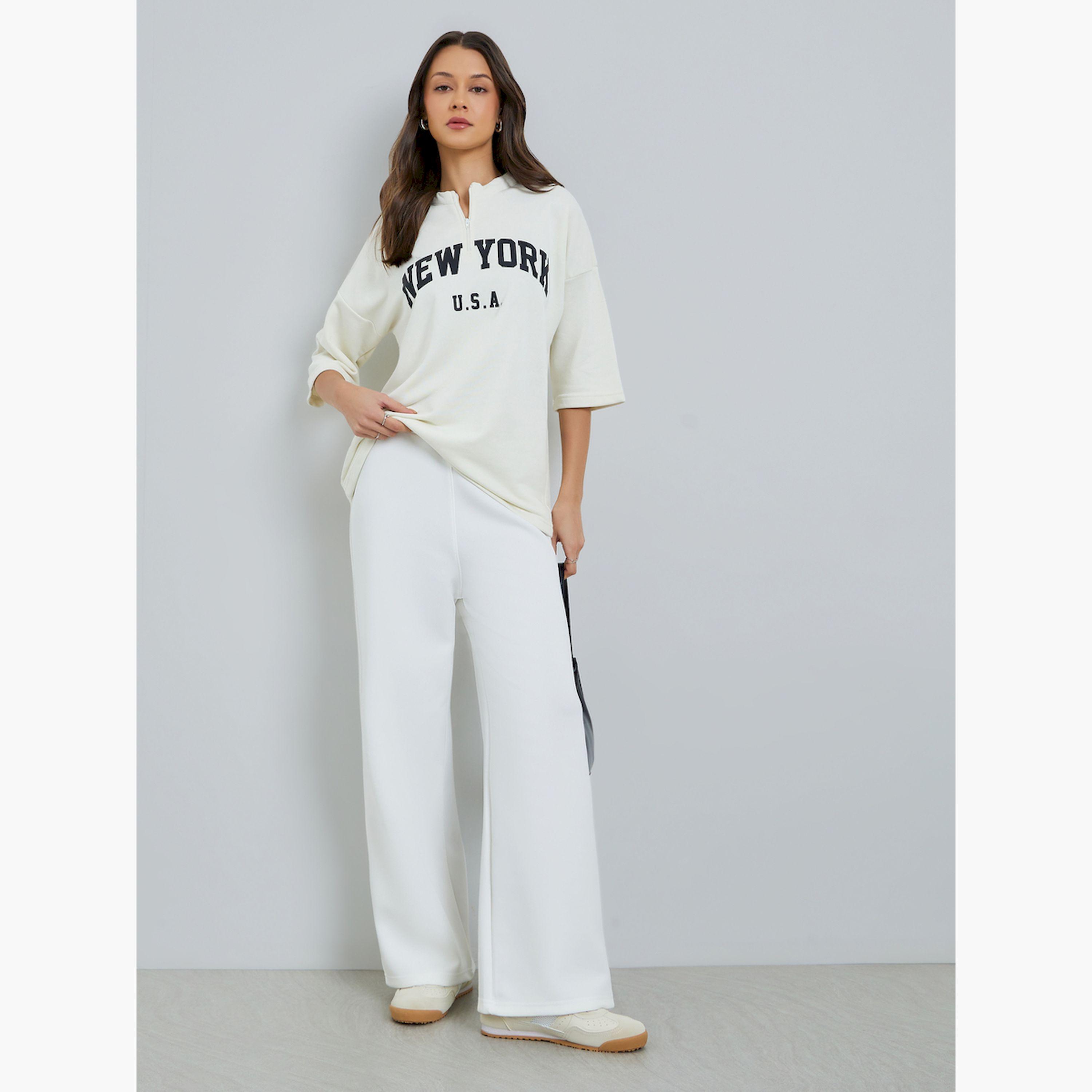 تيشيرت واسع بطبعة شعار وسحاب عند الياقة-women-clothing-tshirts-image-2