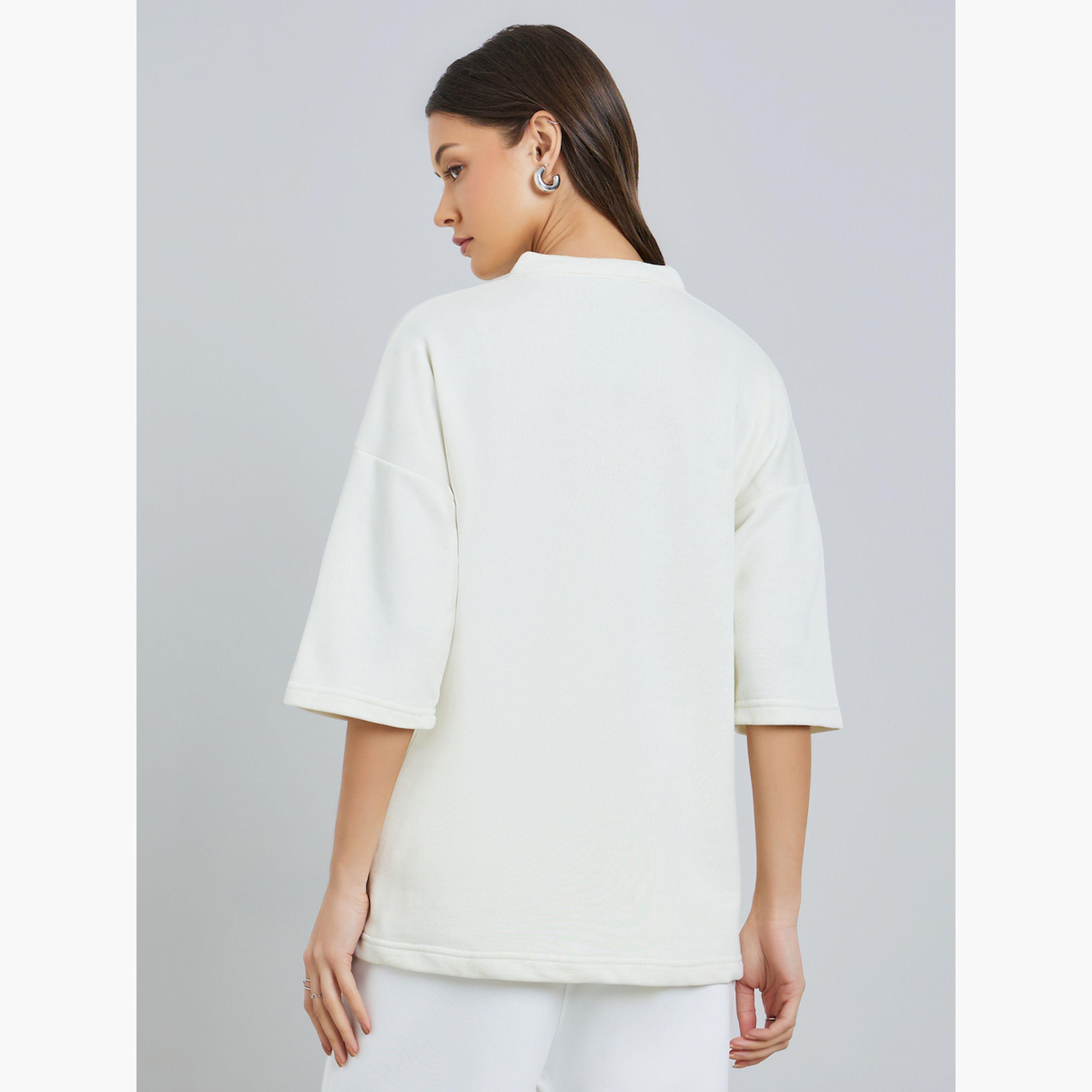تيشيرت واسع بطبعة شعار وسحاب عند الياقة-women-clothing-tshirts-image-3