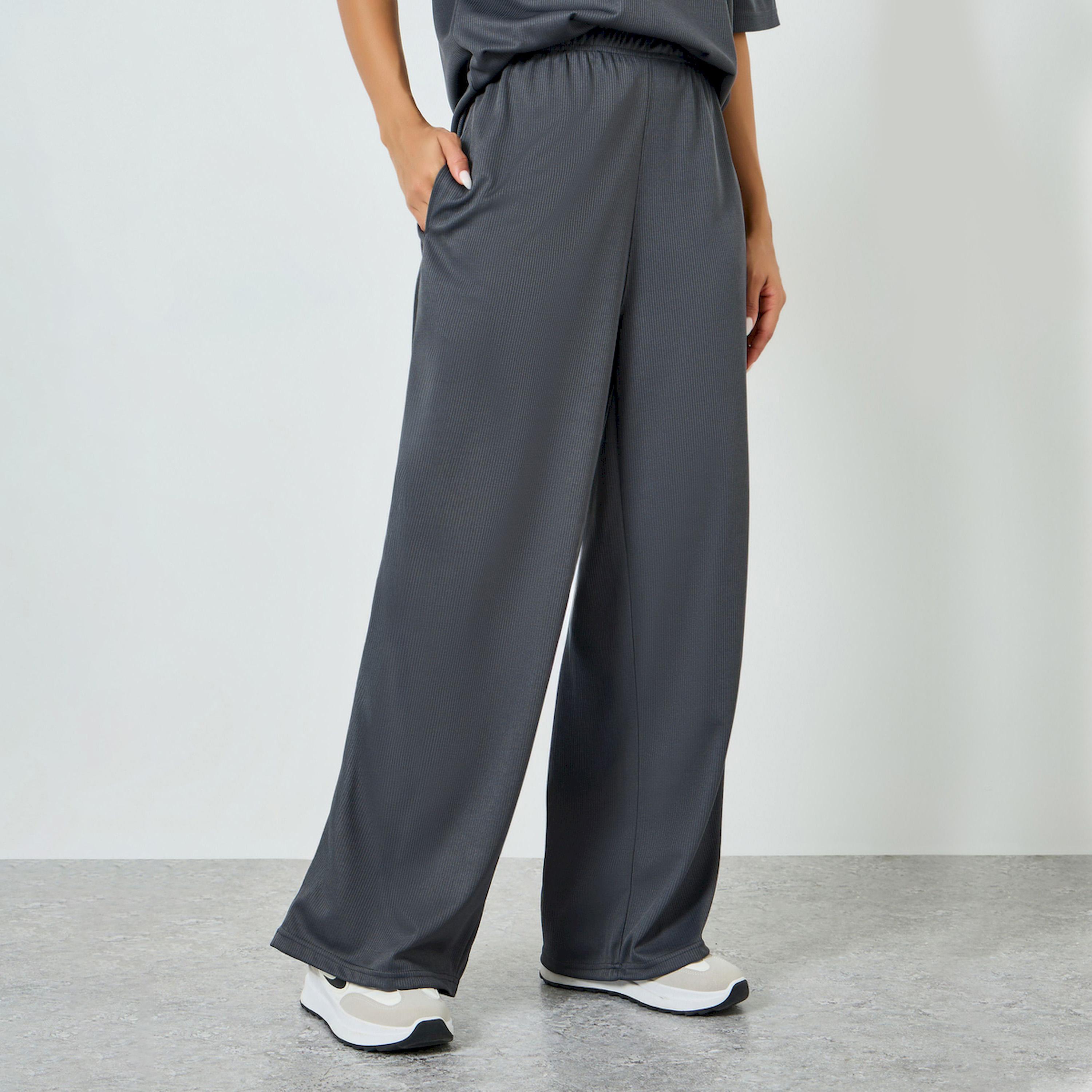 بنطال جوغر محبوك بأرجل واسعة-women-clothing-bottoms-joggers-image-1