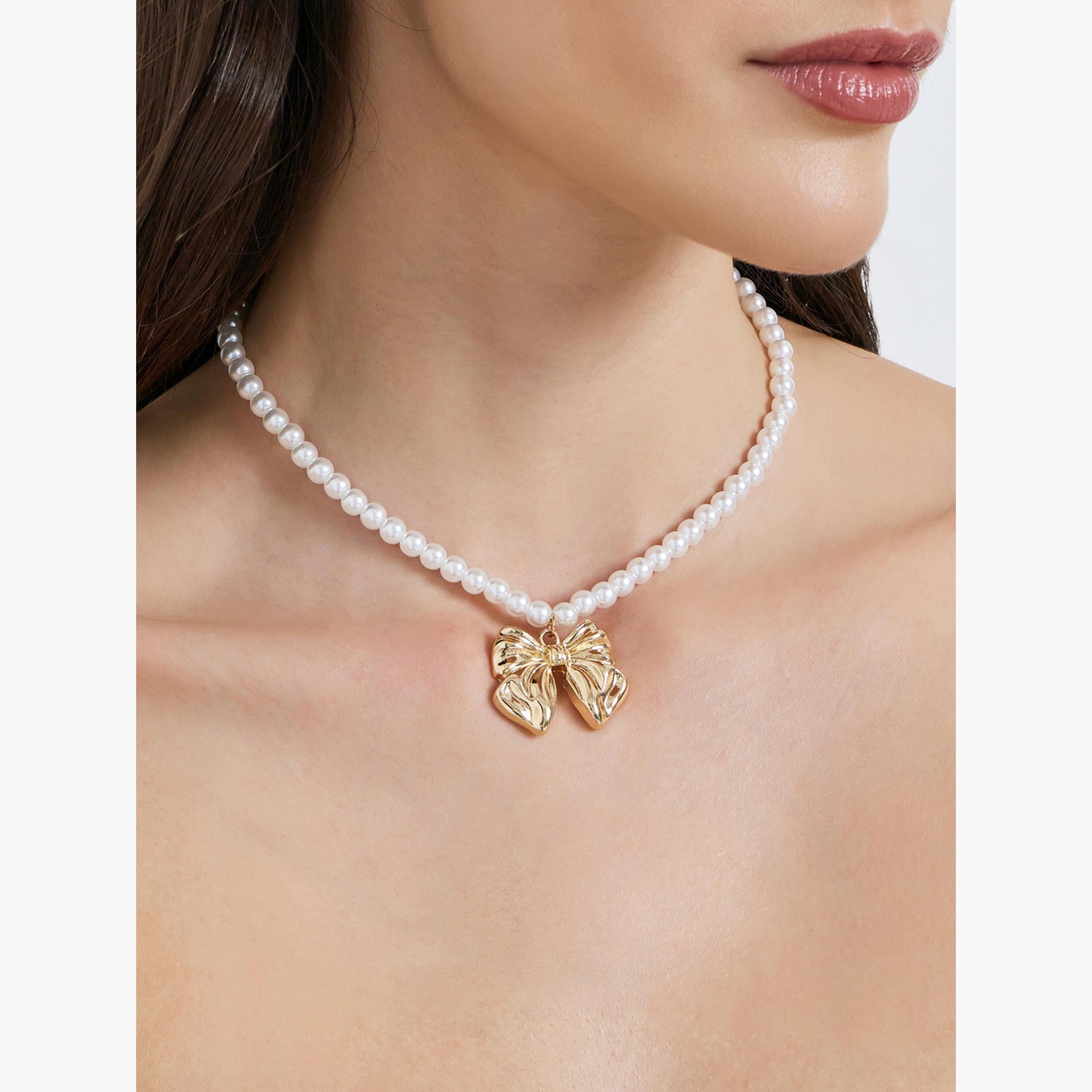 عقد مرصع باللؤلؤ مع فيونكة ذهبية-women-watchesandjewellery-jewellery-necklacesandpendants-image-2