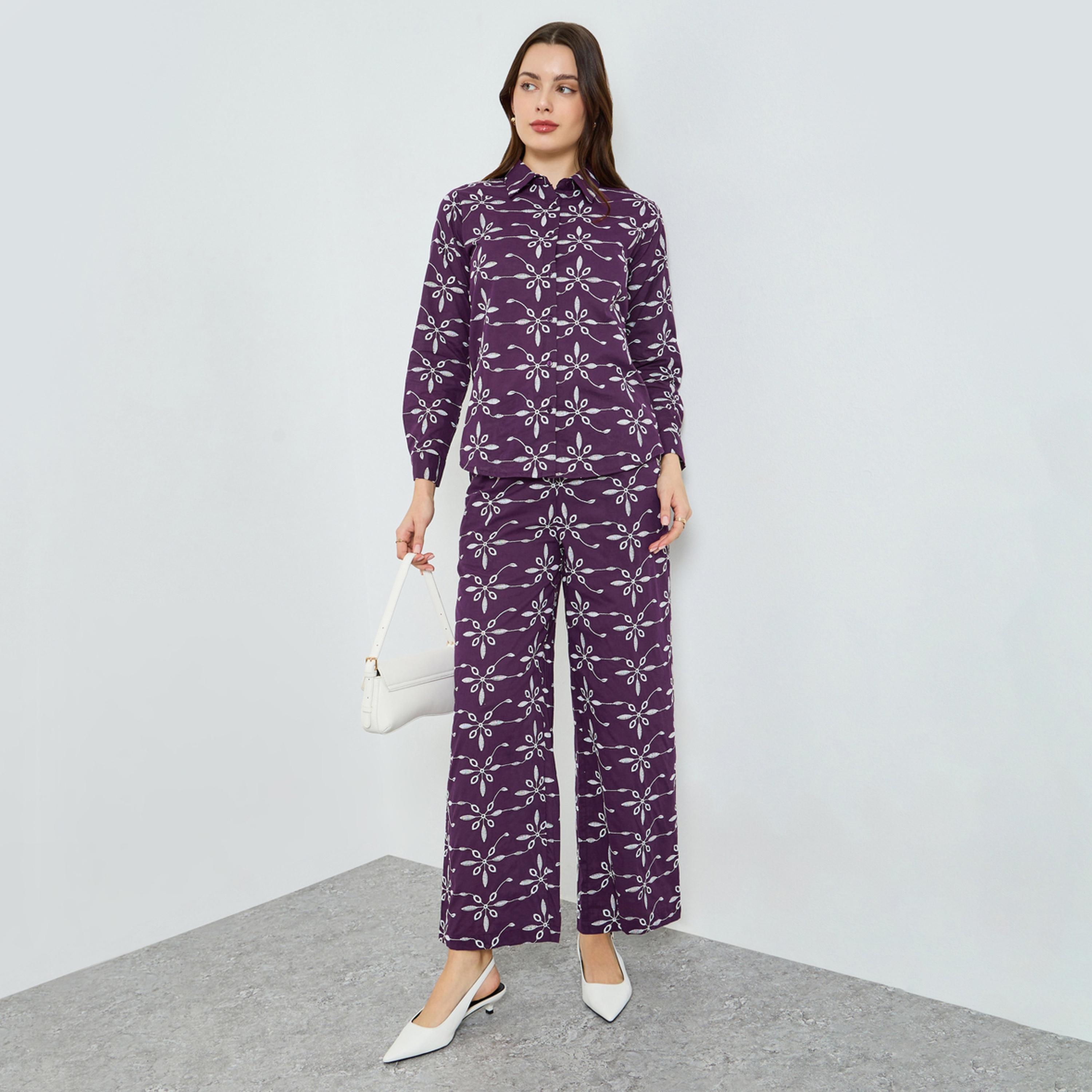 طقم منسق من بنطال وبلوزة بتفاصيل مُطرّزة-women-clothing-coordsets-image-1