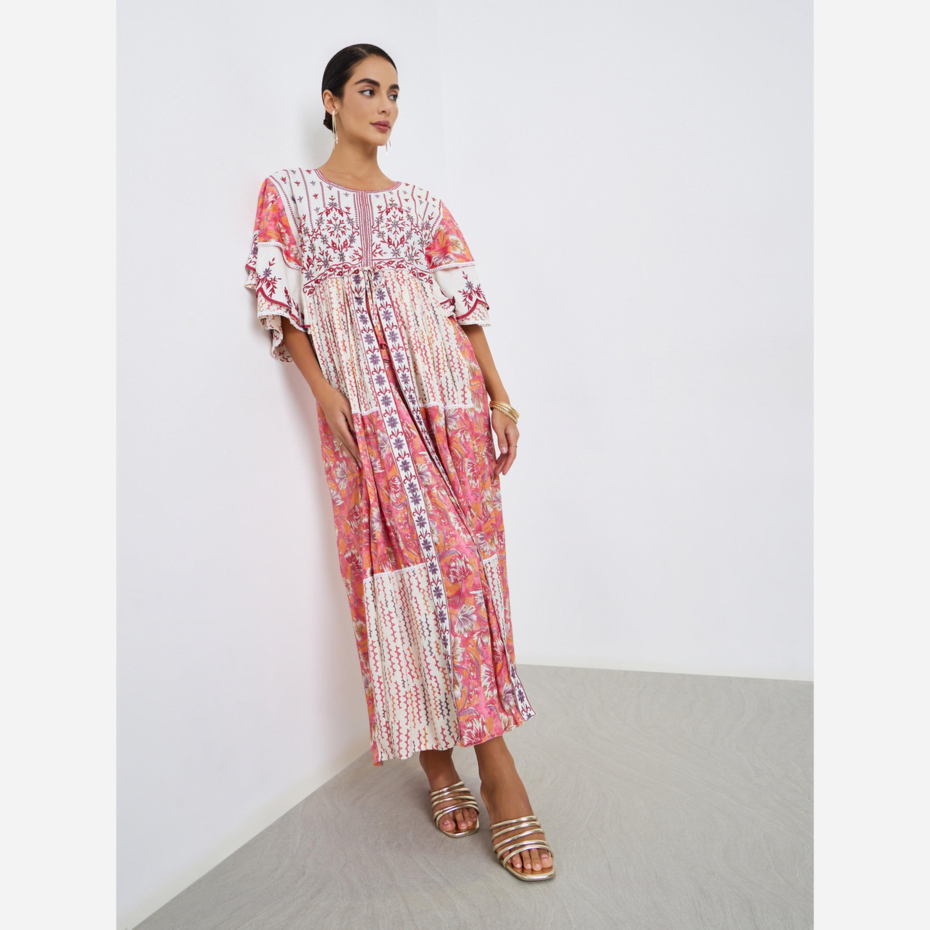ماكسيم كرييشن - جلابية مطرزة تصميم A مع رباط-women-arabicclothing-jalabiyas-image-2