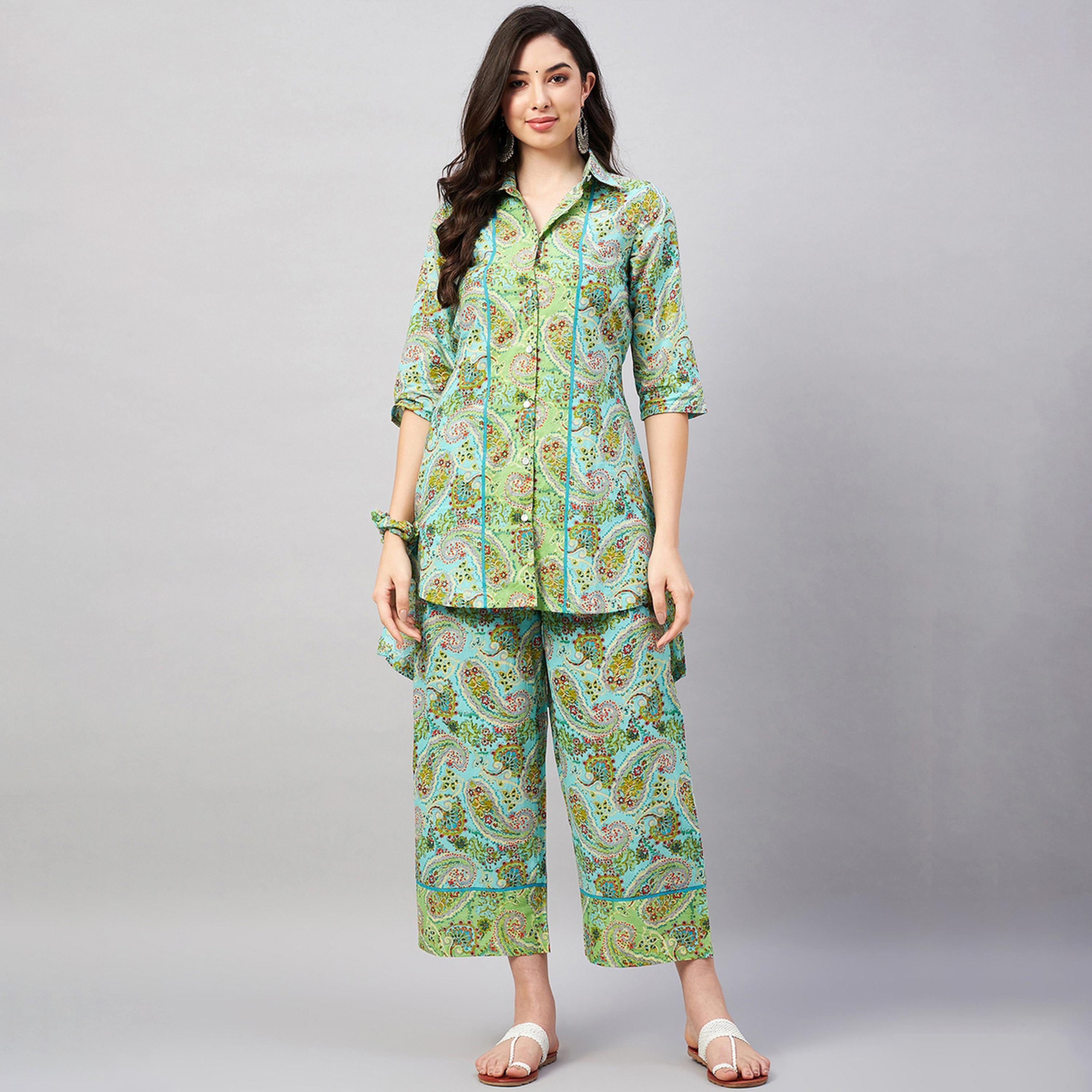 طقم منسق من بلوزة بطبعة بيزلي مع بنطال-women-clothing-coordsets-image-1