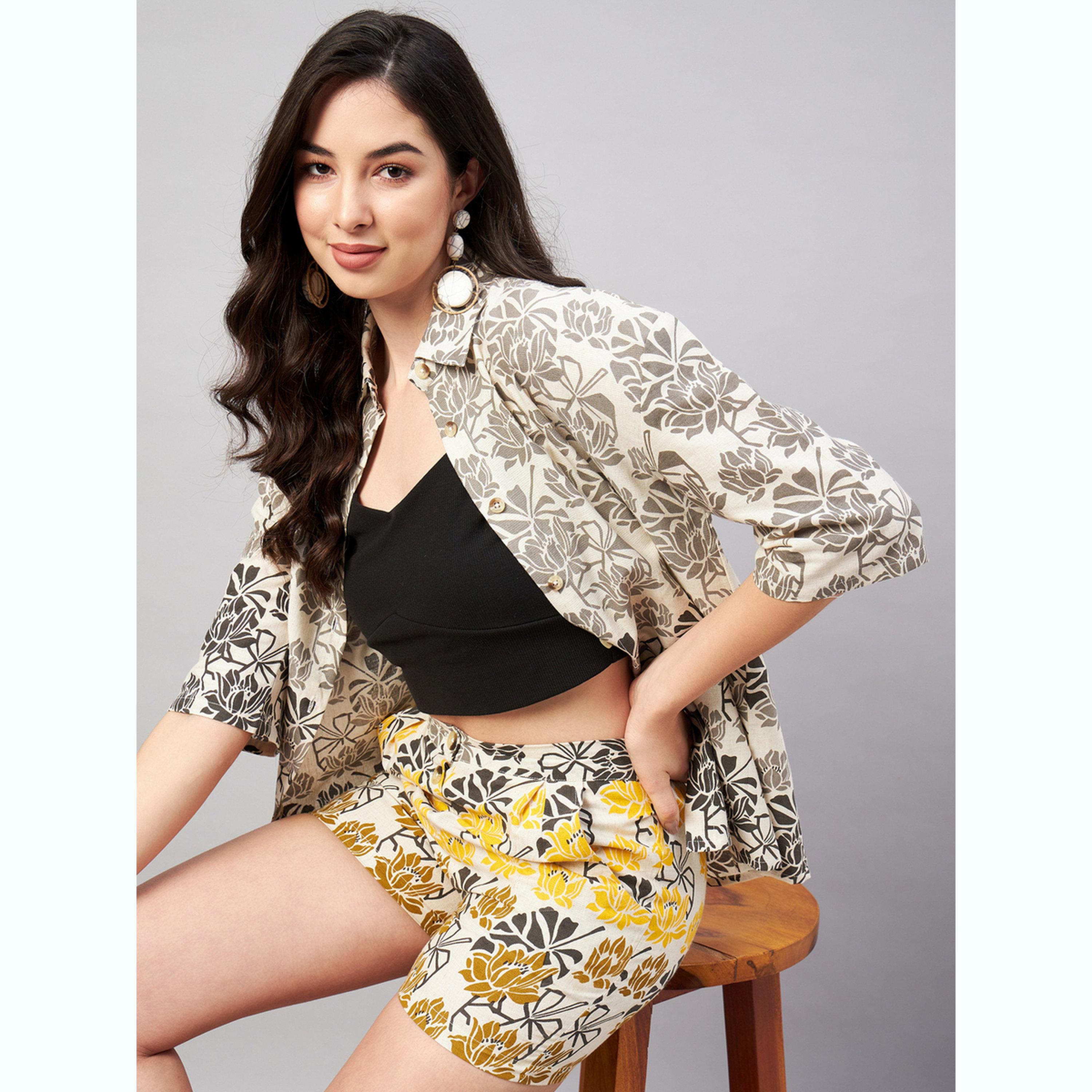طقم قميص بقصة واسعة وشورت بطبعة زهور-women-clothing-coordsets-image-3