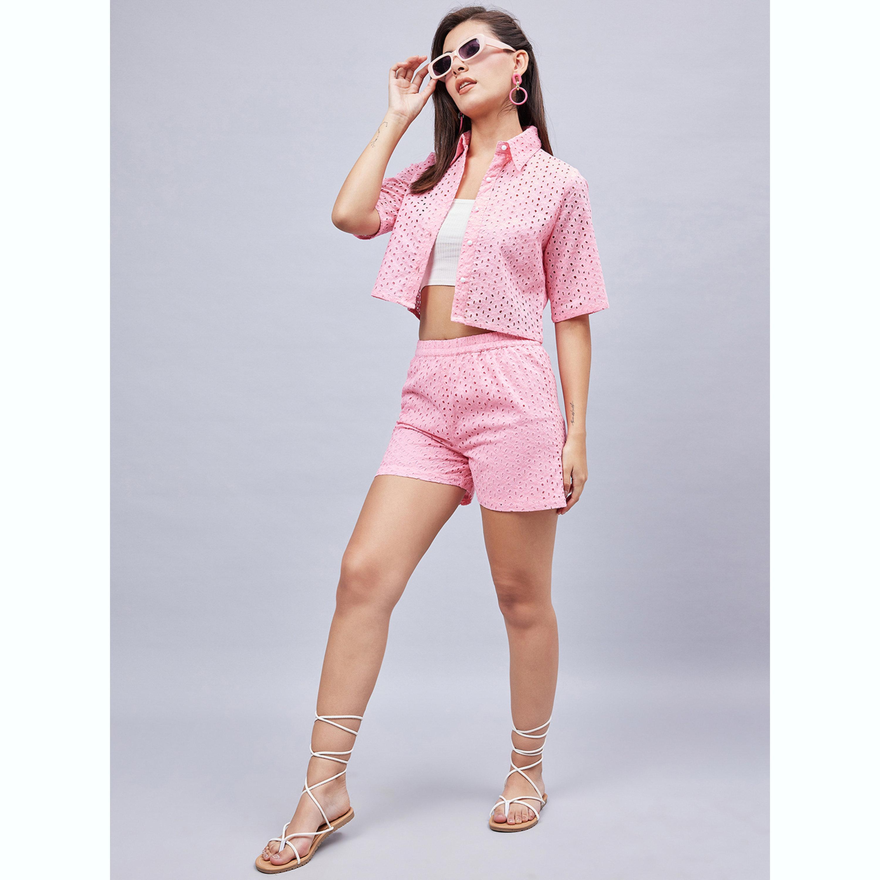 طقم منسق من شورت وبلوزة قصيرة بتفاصيل شيفلي-women-clothing-coordsets-image-2