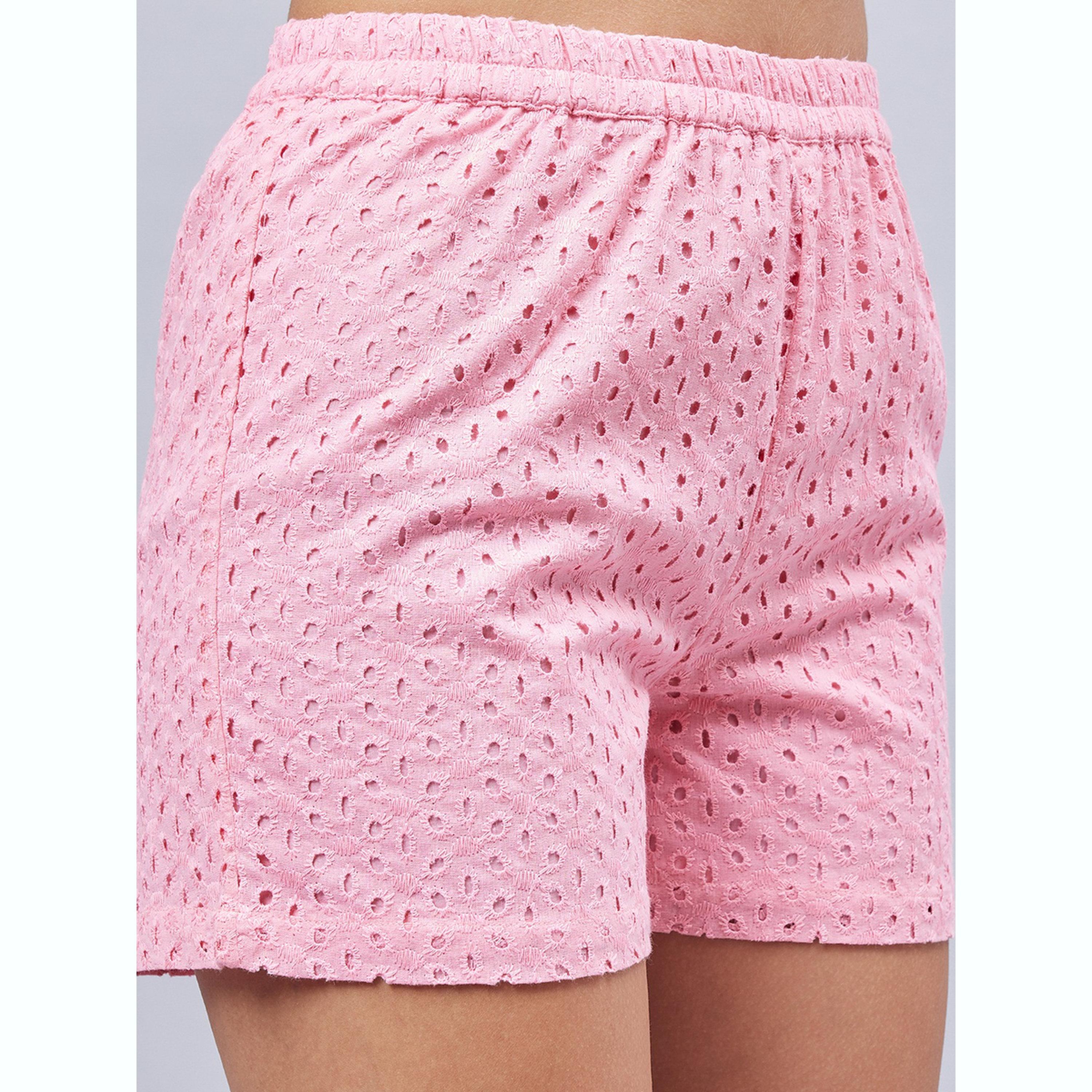 طقم منسق من شورت وبلوزة قصيرة بتفاصيل شيفلي-women-clothing-coordsets-image-5