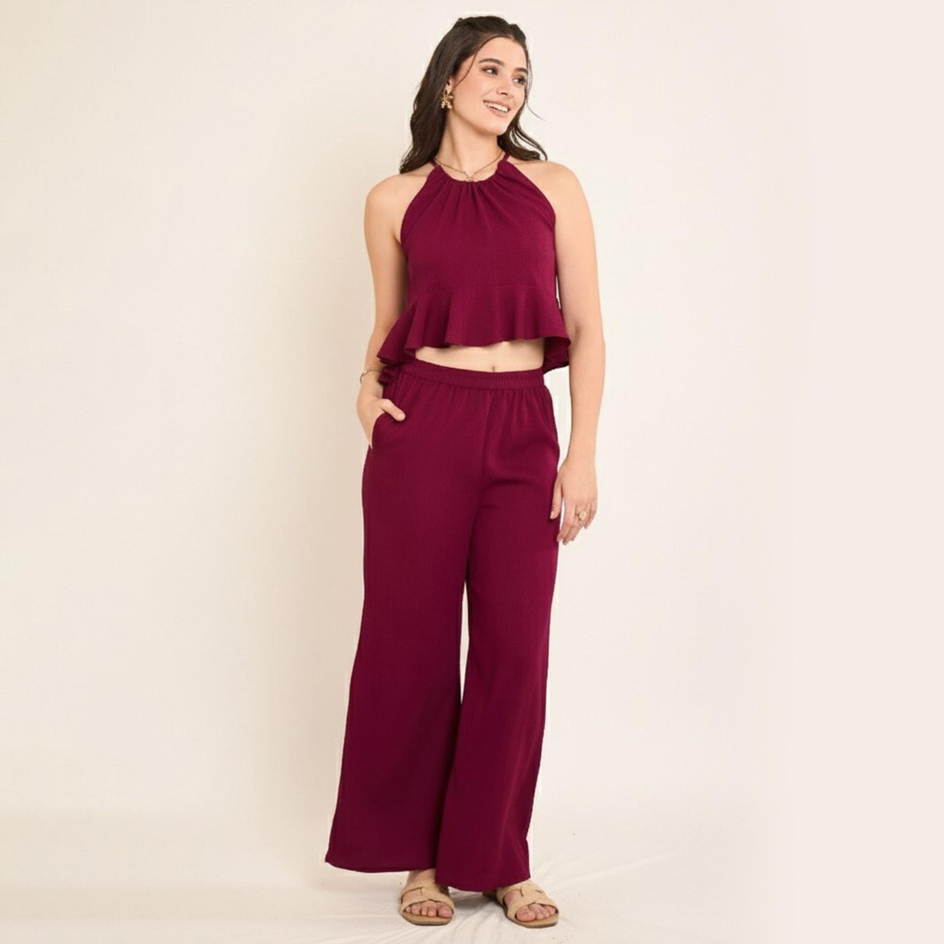 طقم منسق بلوزة كروب بياقة هولتر وبنطال-women-clothing-coordsets-image-1