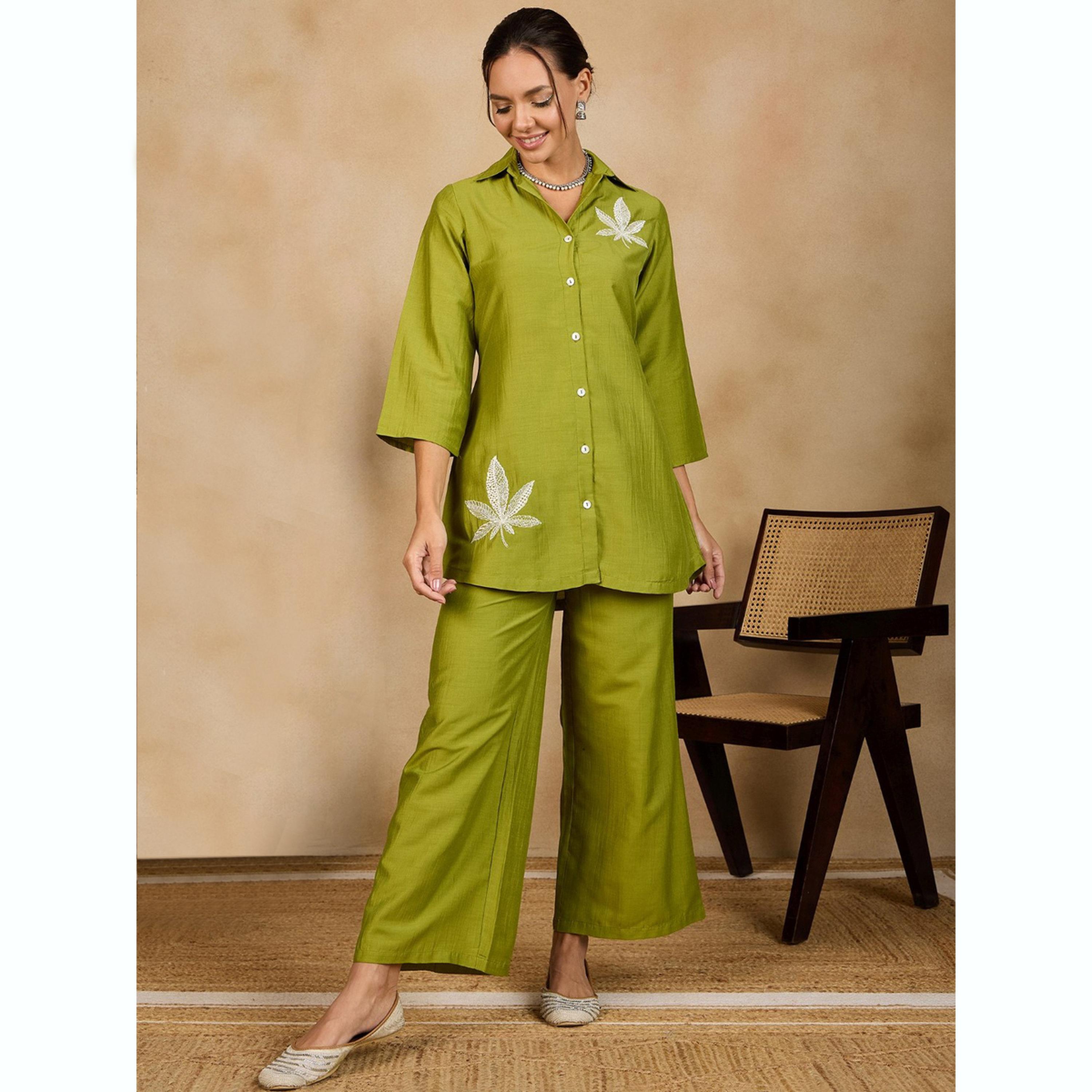 طقم قميص وبنطال بتطريز أوراق الشجر-women-clothing-coordsets-image-1