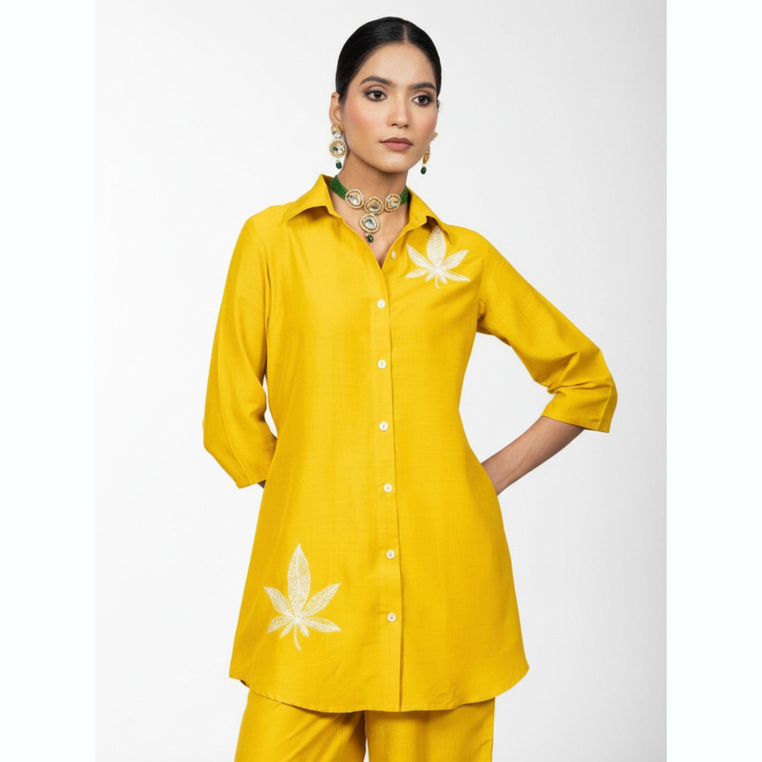 طقم قميص مطرز وبنطال بأرجل واسعة-women-clothing-coordsets-image-4