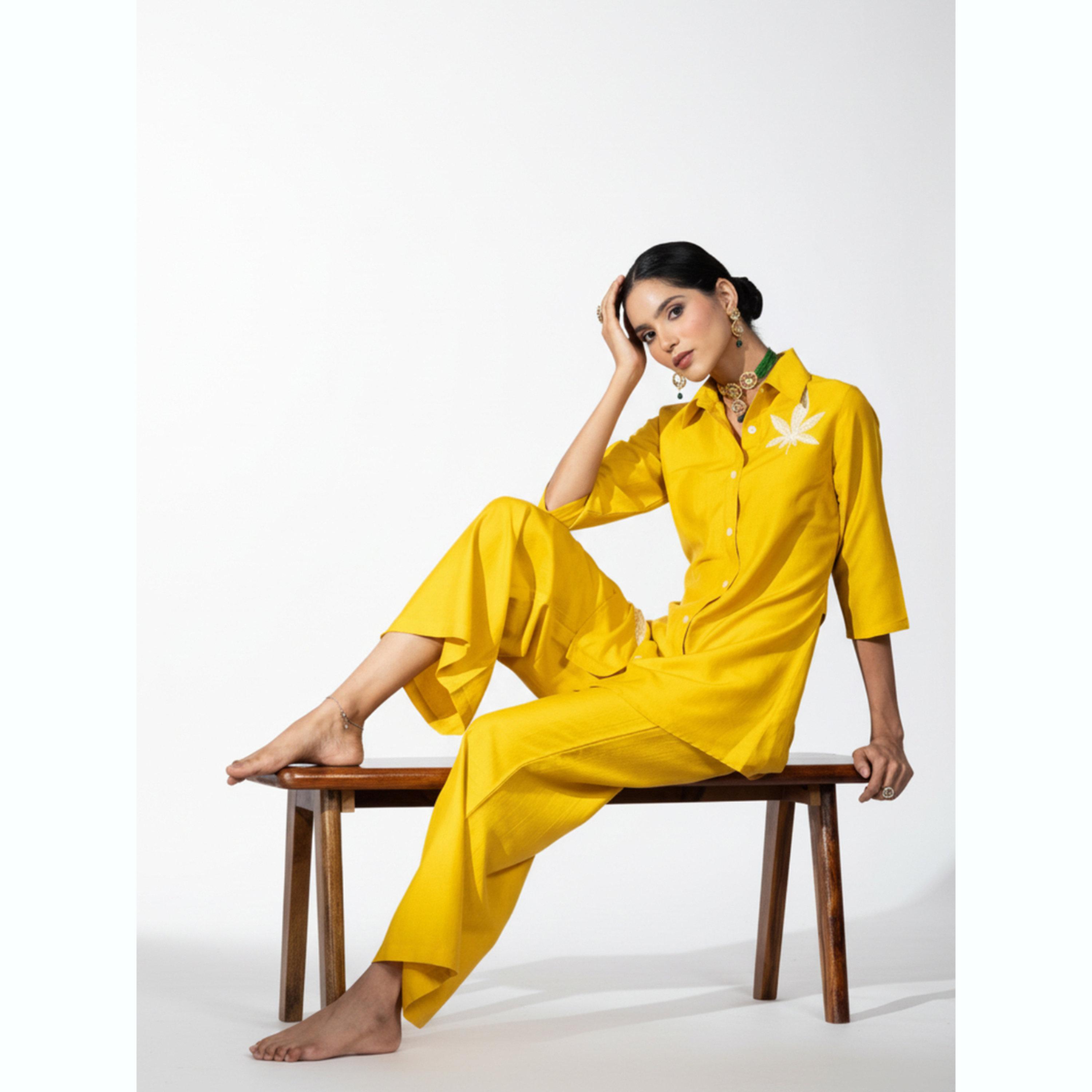 طقم قميص مطرز وبنطال بأرجل واسعة-women-clothing-coordsets-image-5