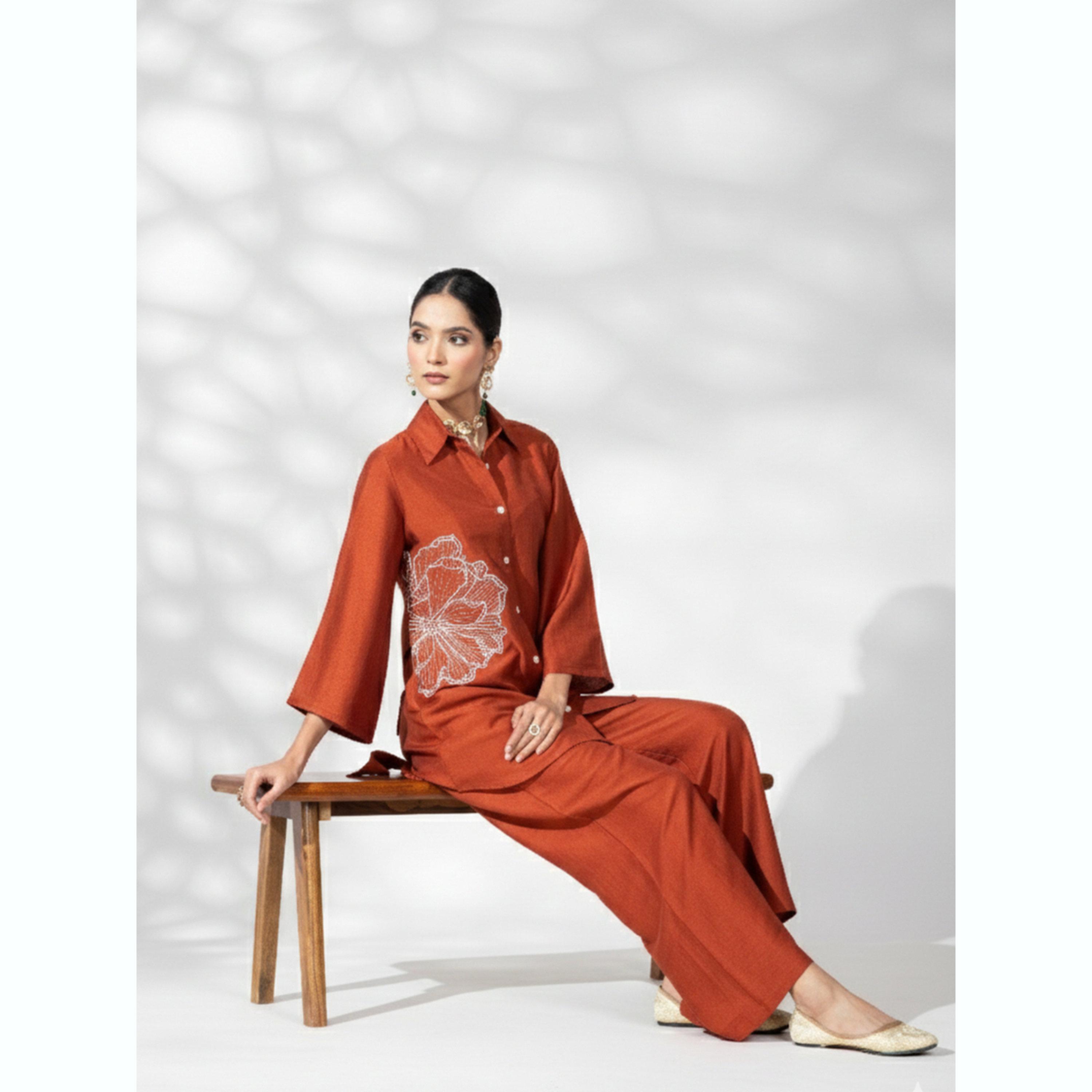 طقم قميص مطرز وبنطال بأرجل واسعة-women-clothing-coordsets-image-5