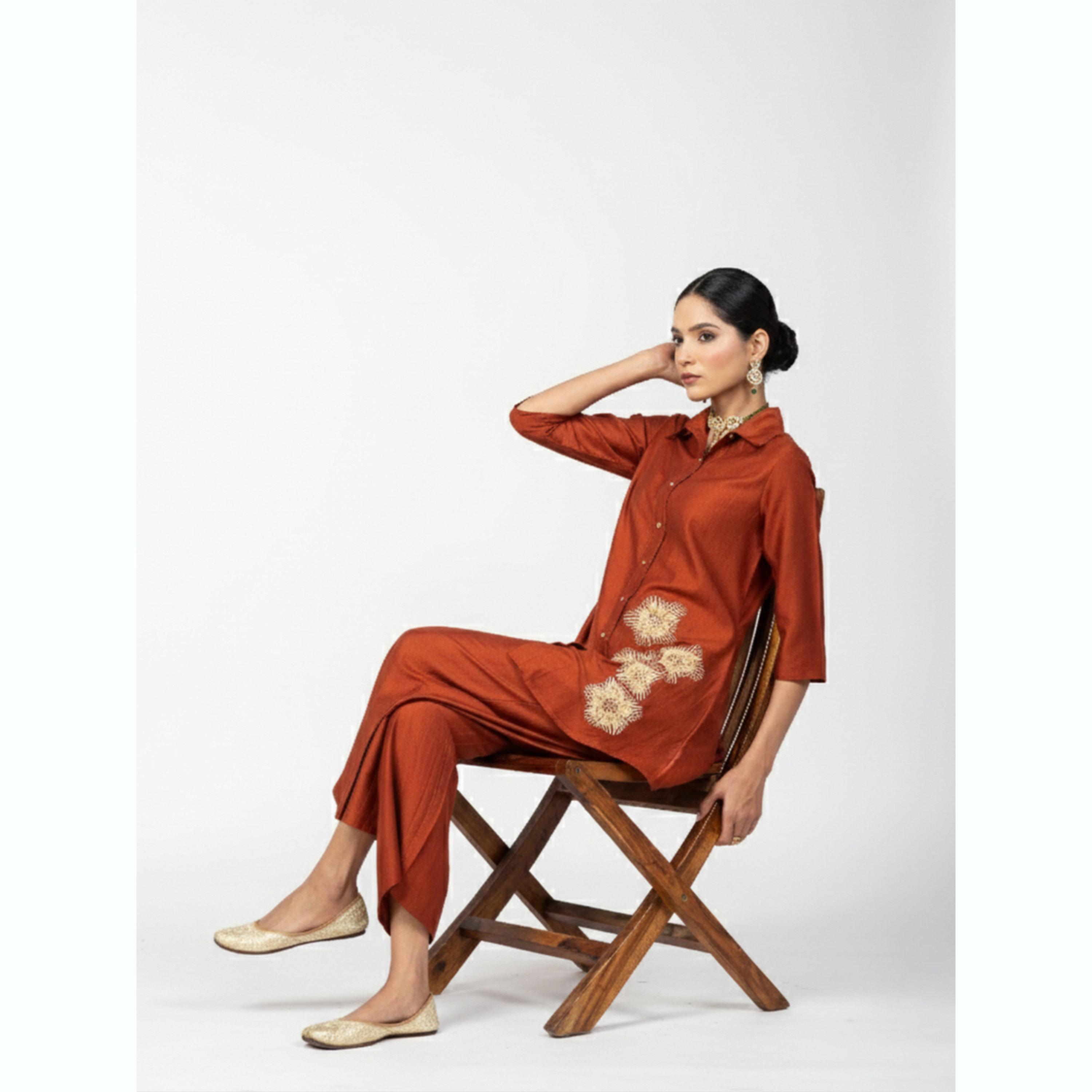 طقم قميص مطرز وبنطال بأرجل واسعة-women-clothing-coordsets-image-2