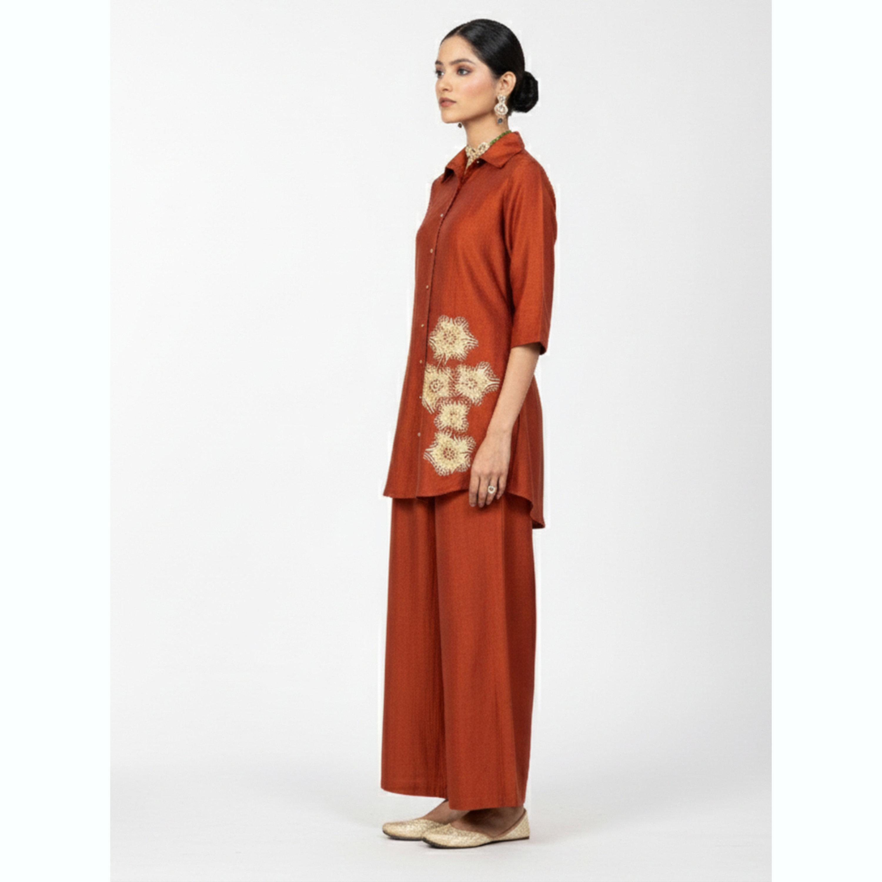 طقم قميص مطرز وبنطال بأرجل واسعة-women-clothing-coordsets-image-5