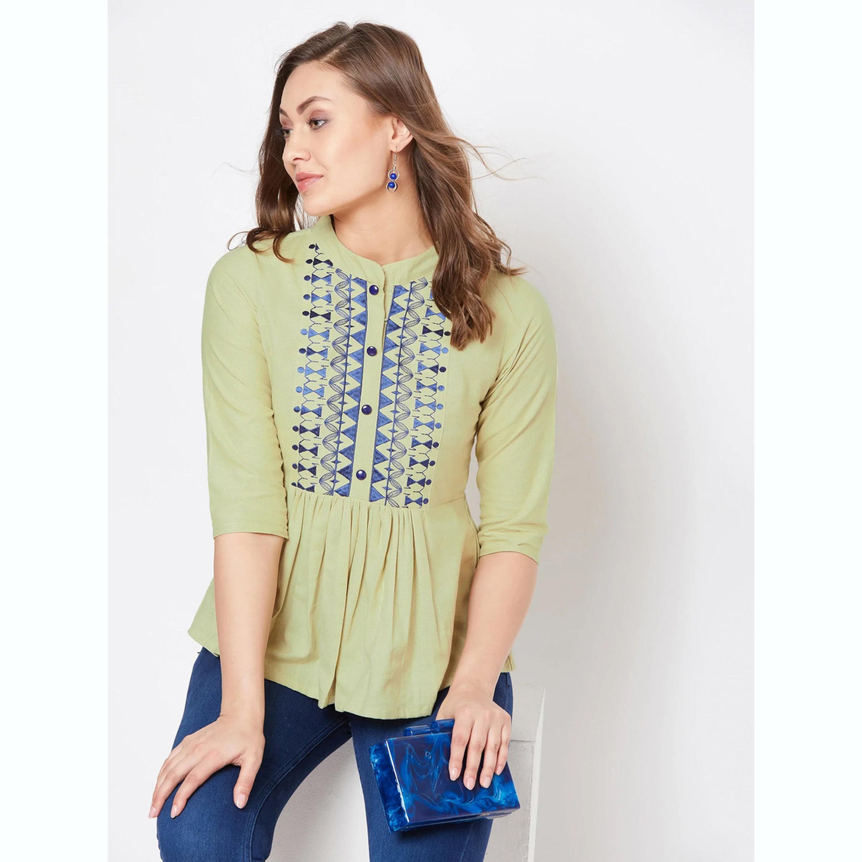واين ريد × ستايلي - بلوزة مطرزة باللون الأخضر مصنوعة من مزيج القطن والكتان للنساء-women-clothing-shirtsandblouses-blouses-image-2
