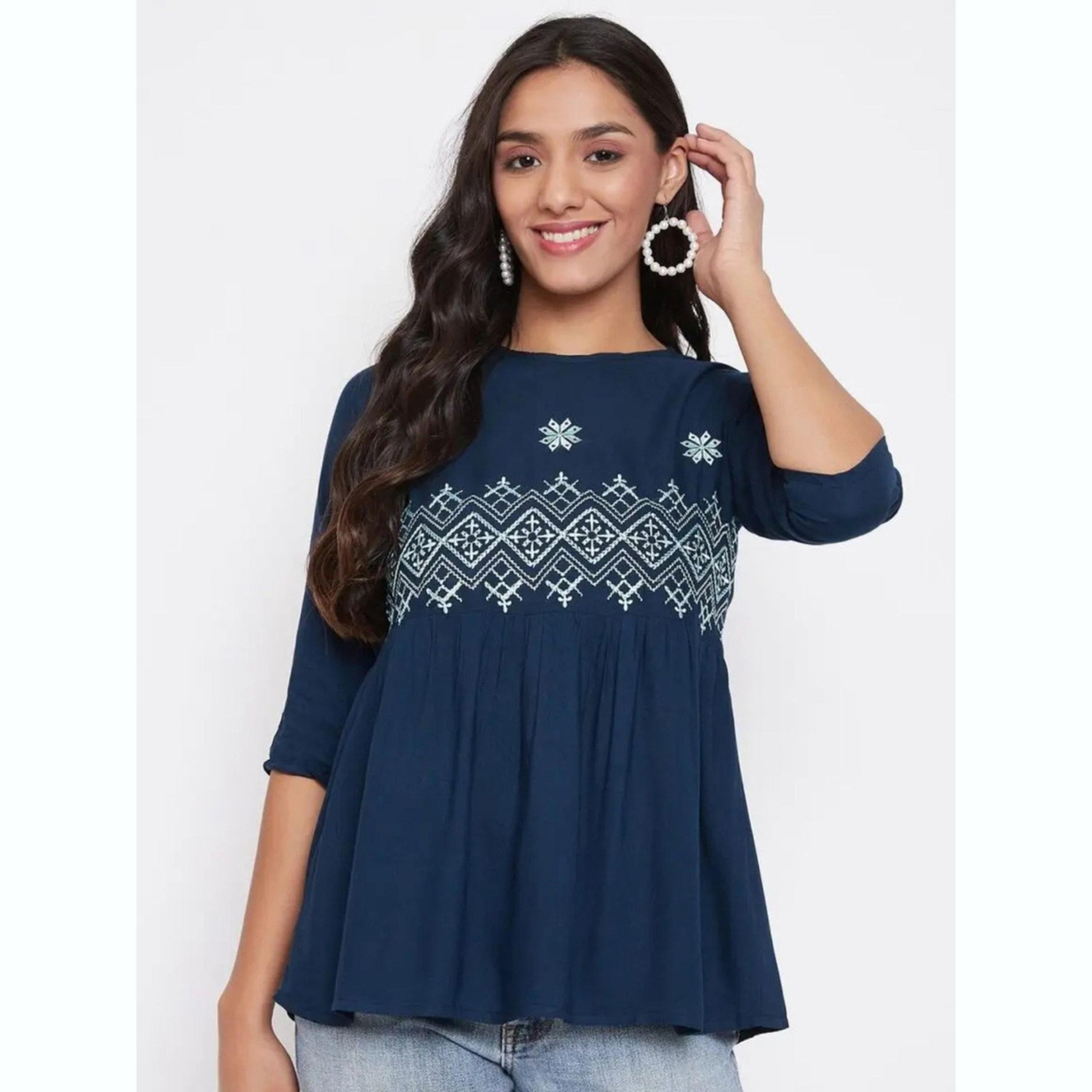 واين ريد × ستايلي - بلوزة زرقاء داكنة مطرزة من قماش الرايون تصميم A للنساء-women-clothing-shirtsandblouses-blouses-image-1