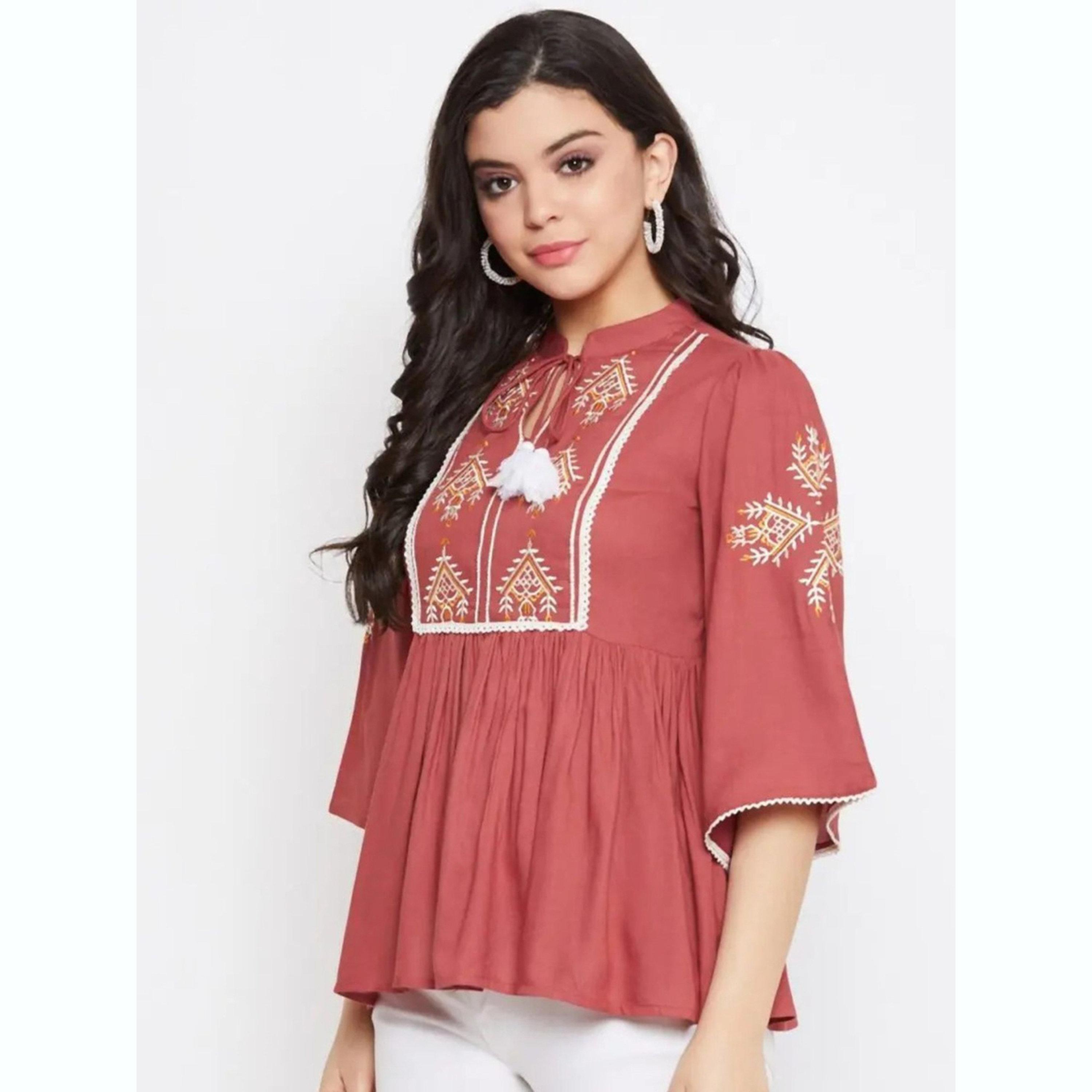 واين ريد × ستايلي - بلوزة من قماش الرايون المطرز باللون العنابي للنساء-women-clothing-shirtsandblouses-blouses-image-4