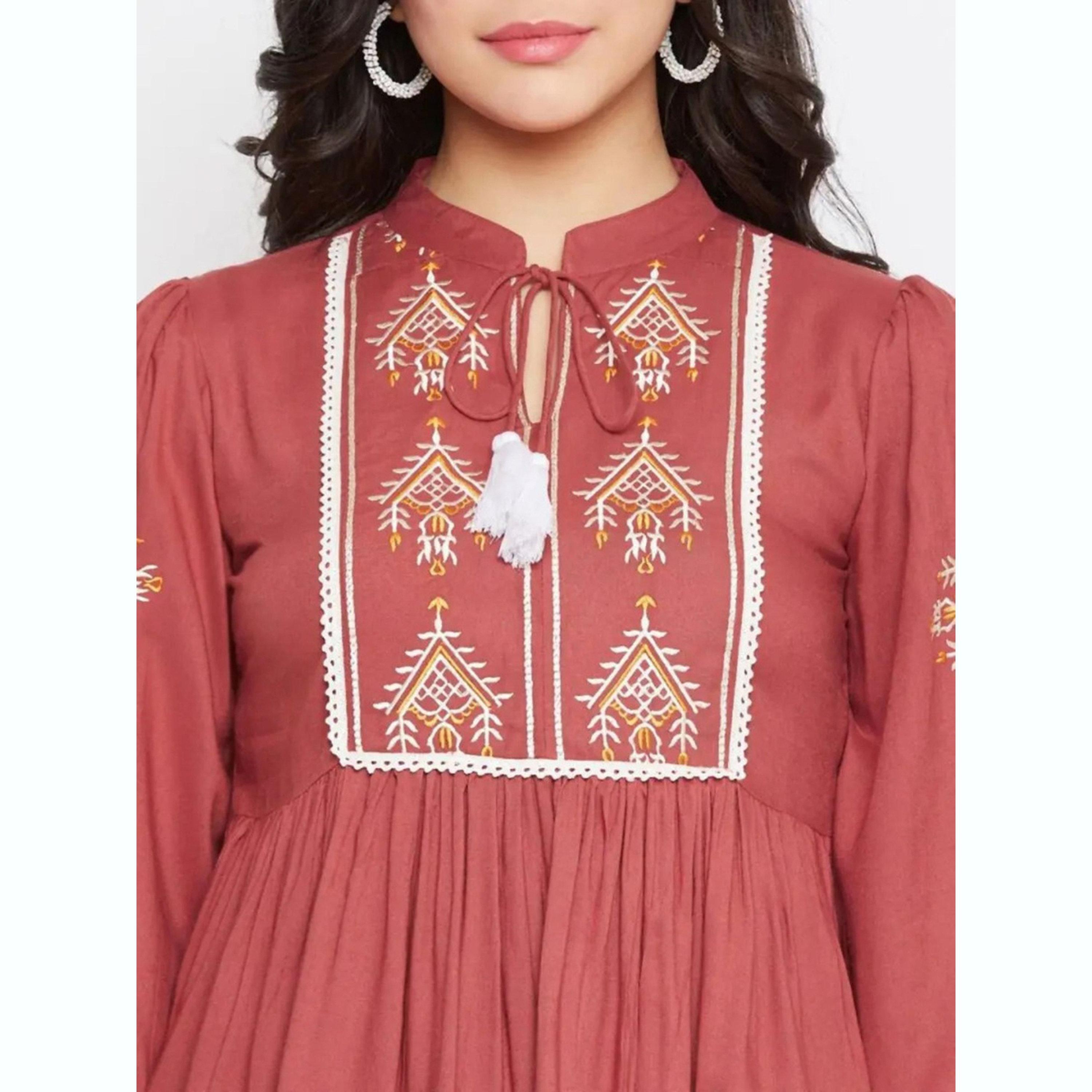 واين ريد × ستايلي - بلوزة من قماش الرايون المطرز باللون العنابي للنساء-women-clothing-shirtsandblouses-blouses-image-6